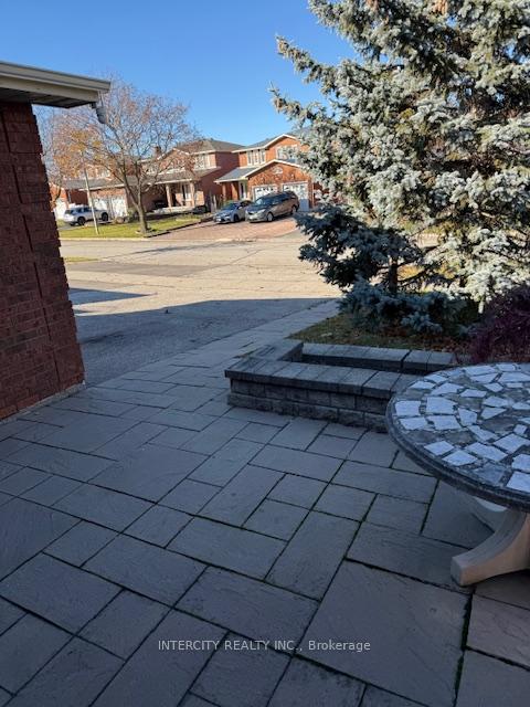 Photo 3 of 99 Clover Leaf Street, Vaughan, East Woodbridge — HOMEH