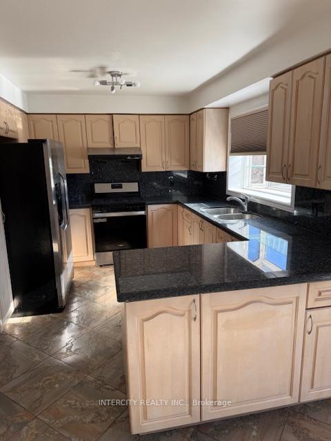 Photo 4 of 99 Clover Leaf Street, Vaughan, East Woodbridge — HOMEH