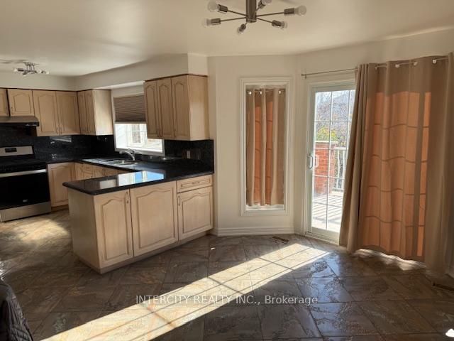 Photo 5 of 99 Clover Leaf Street, Vaughan, East Woodbridge — HOMEH