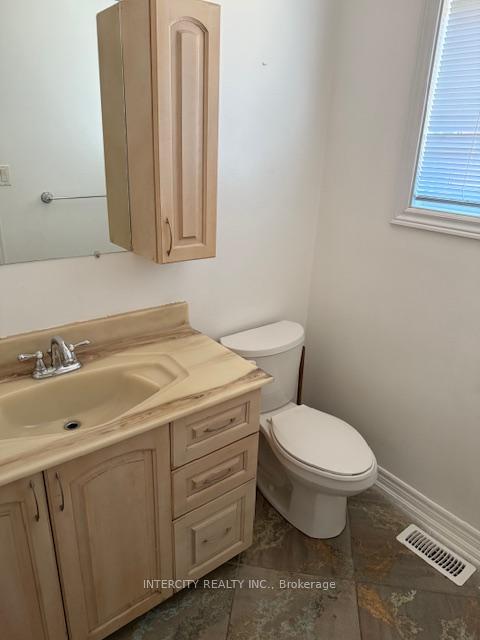 Photo 13 of 99 Clover Leaf Street, Vaughan, East Woodbridge — HOMEH