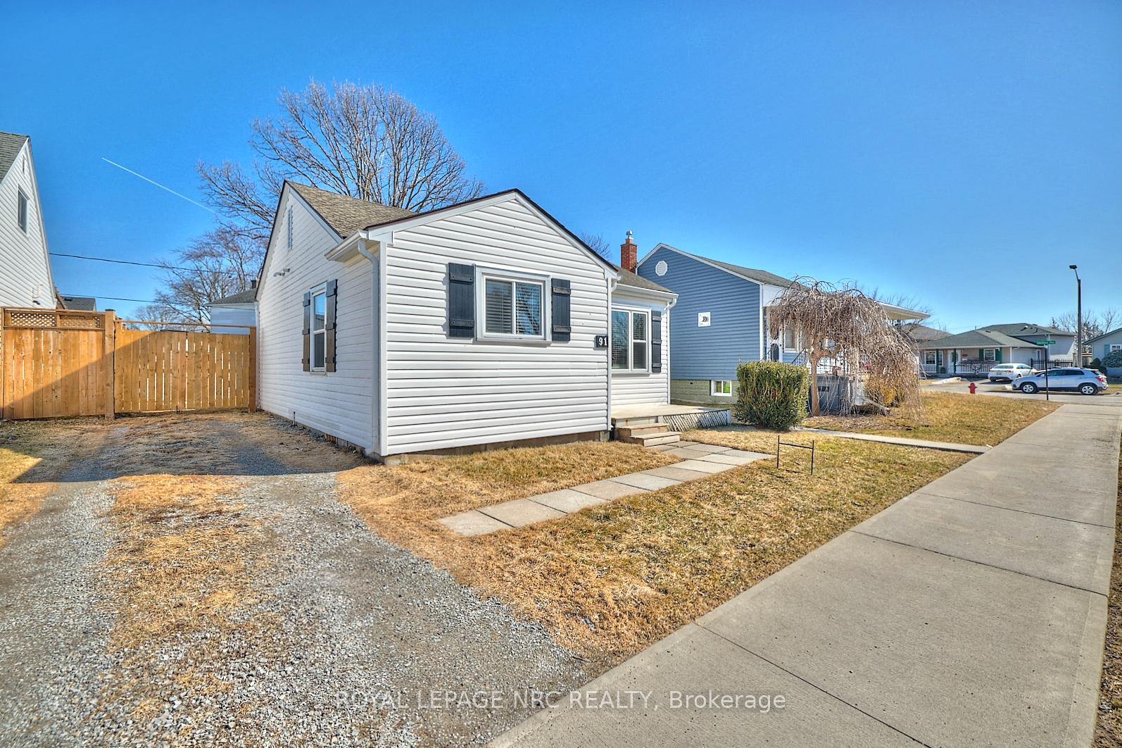 Photo 3 of 91 McNaughton Avenue, Welland, Lincoln/Crowland — HOMEH