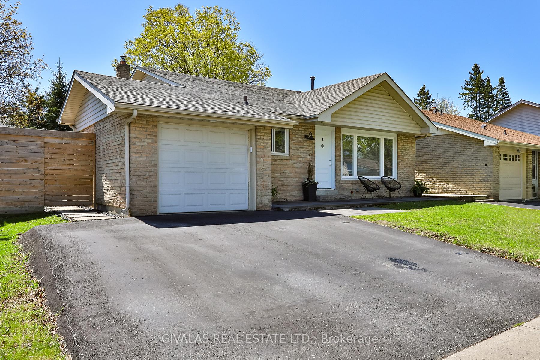 Photo 1 of 574 Bradley Drive, Whitby, Pringle Creek — HOMEH