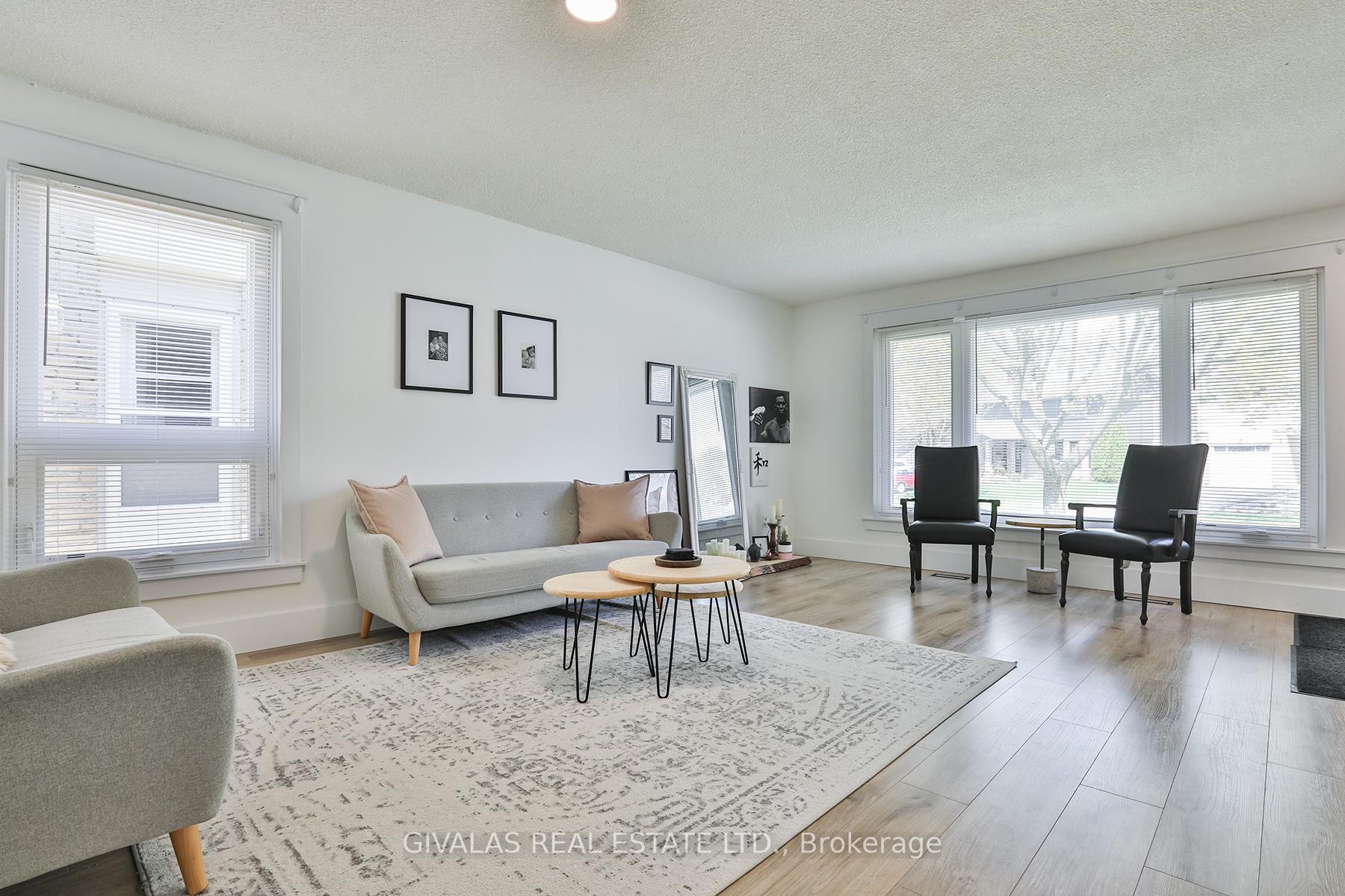 Photo 4 of 574 Bradley Drive, Whitby, Pringle Creek — HOMEH
