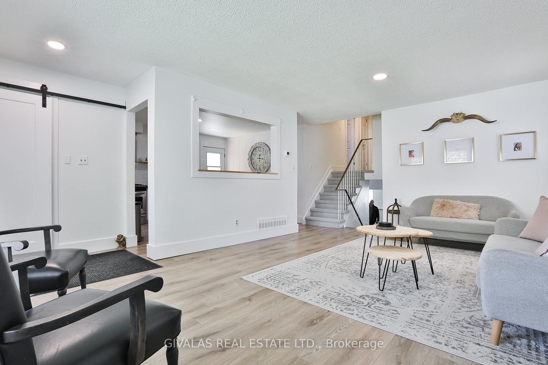 Photo 6 of 574 Bradley Drive, Whitby, Pringle Creek — HOMEH
