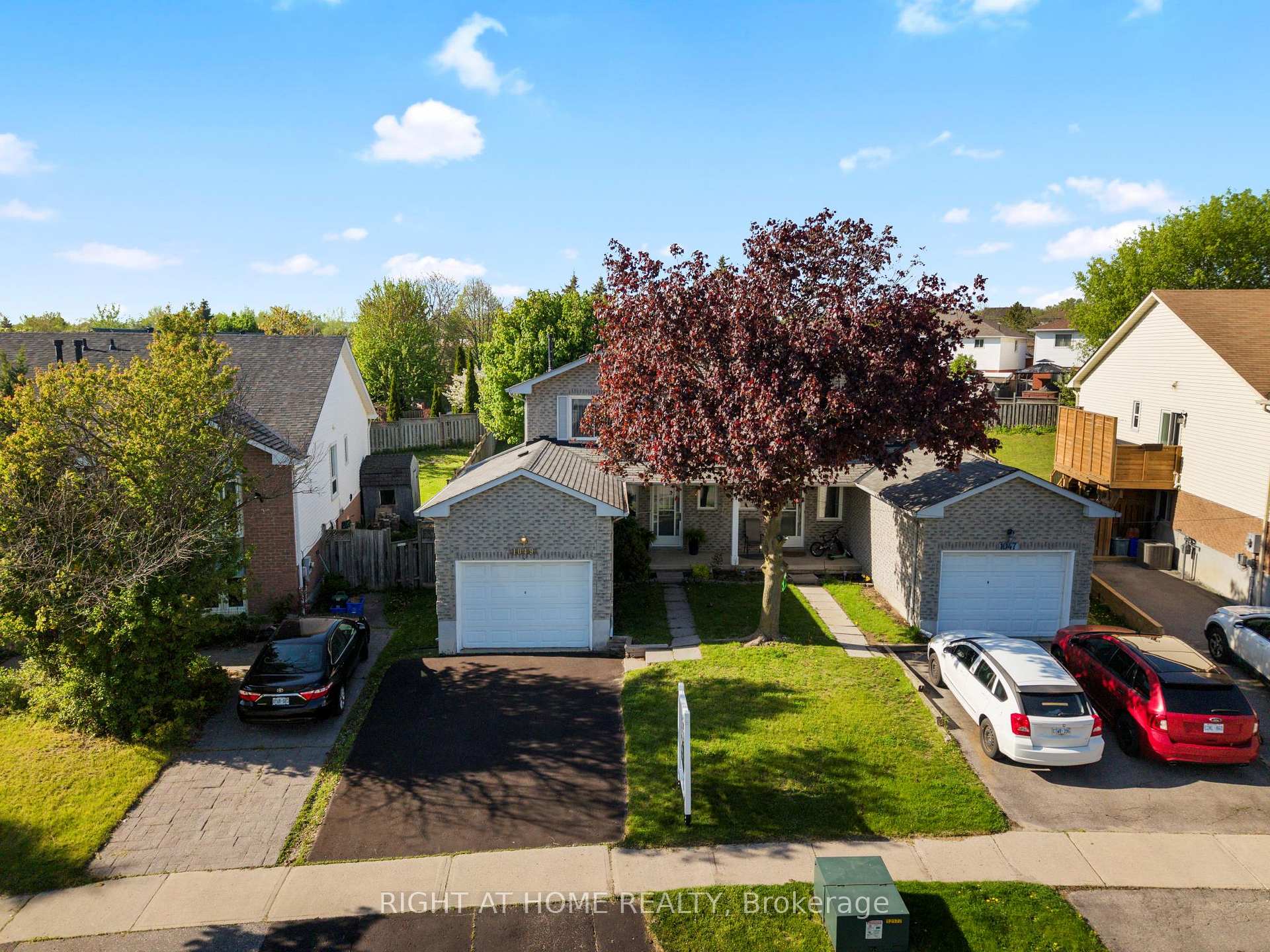 Photo 3 of 1049 Attersley Drive, Oshawa, Pinecrest — HOMEH