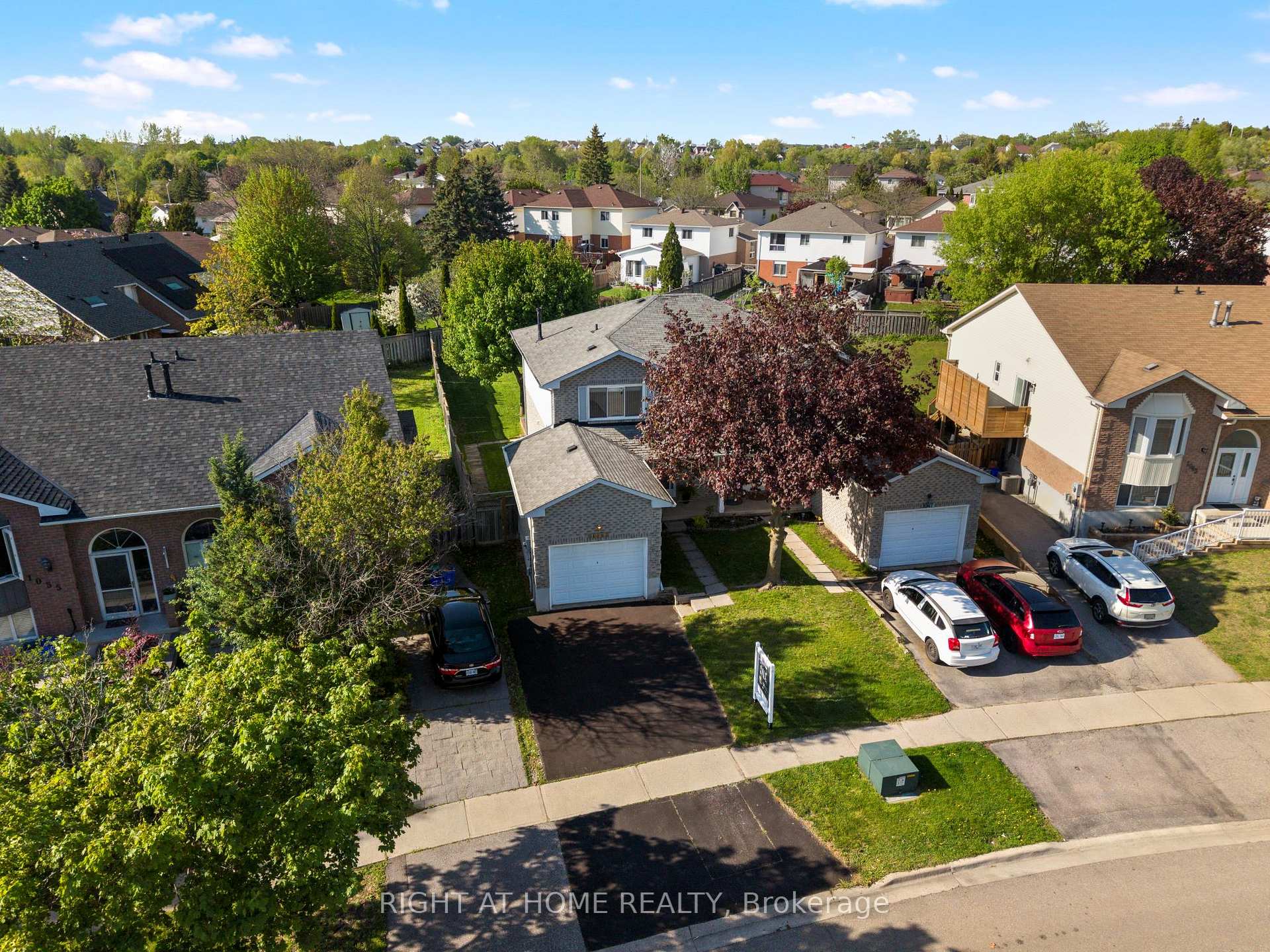 Photo 4 of 1049 Attersley Drive, Oshawa, Pinecrest — HOMEH
