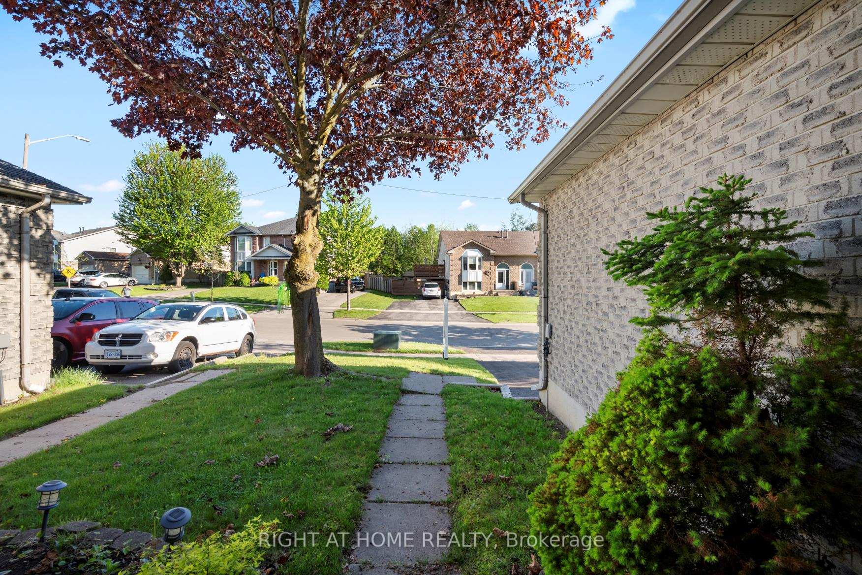 Photo 6 of 1049 Attersley Drive, Oshawa, Pinecrest — HOMEH