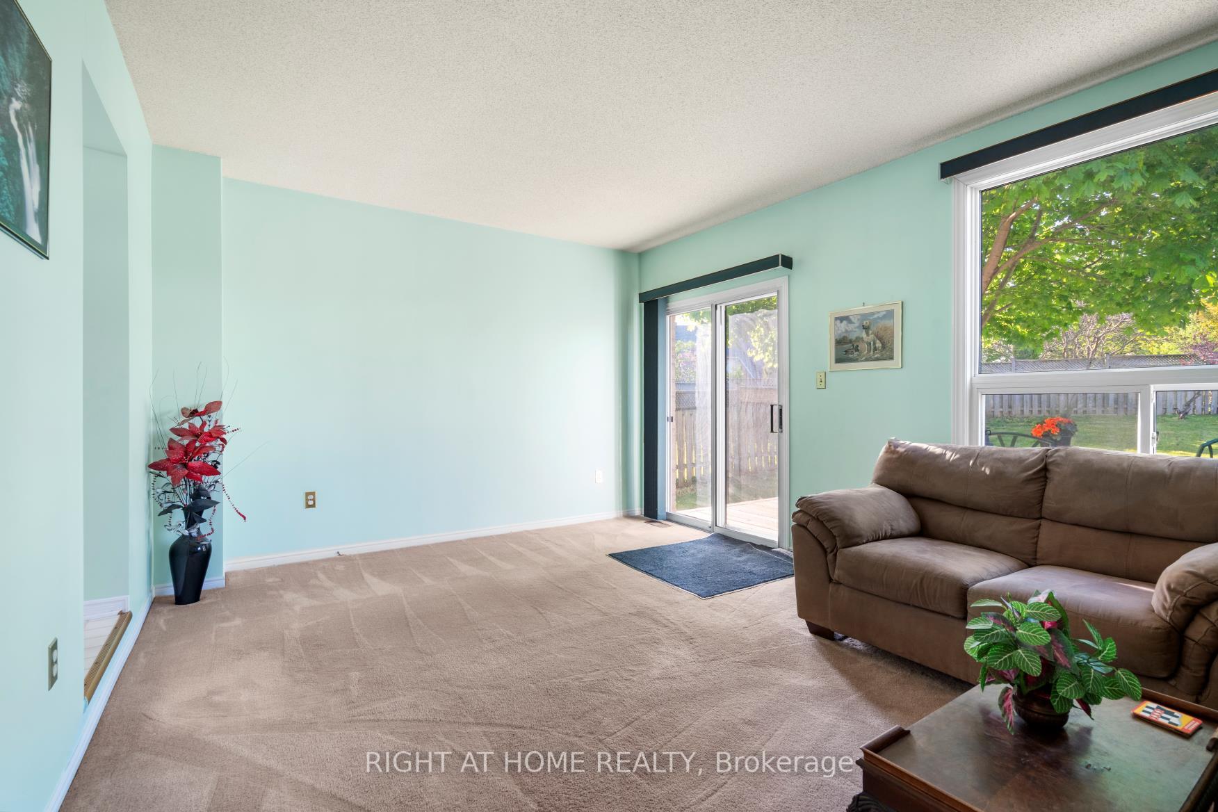 Photo 12 of 1049 Attersley Drive, Oshawa, Pinecrest — HOMEH