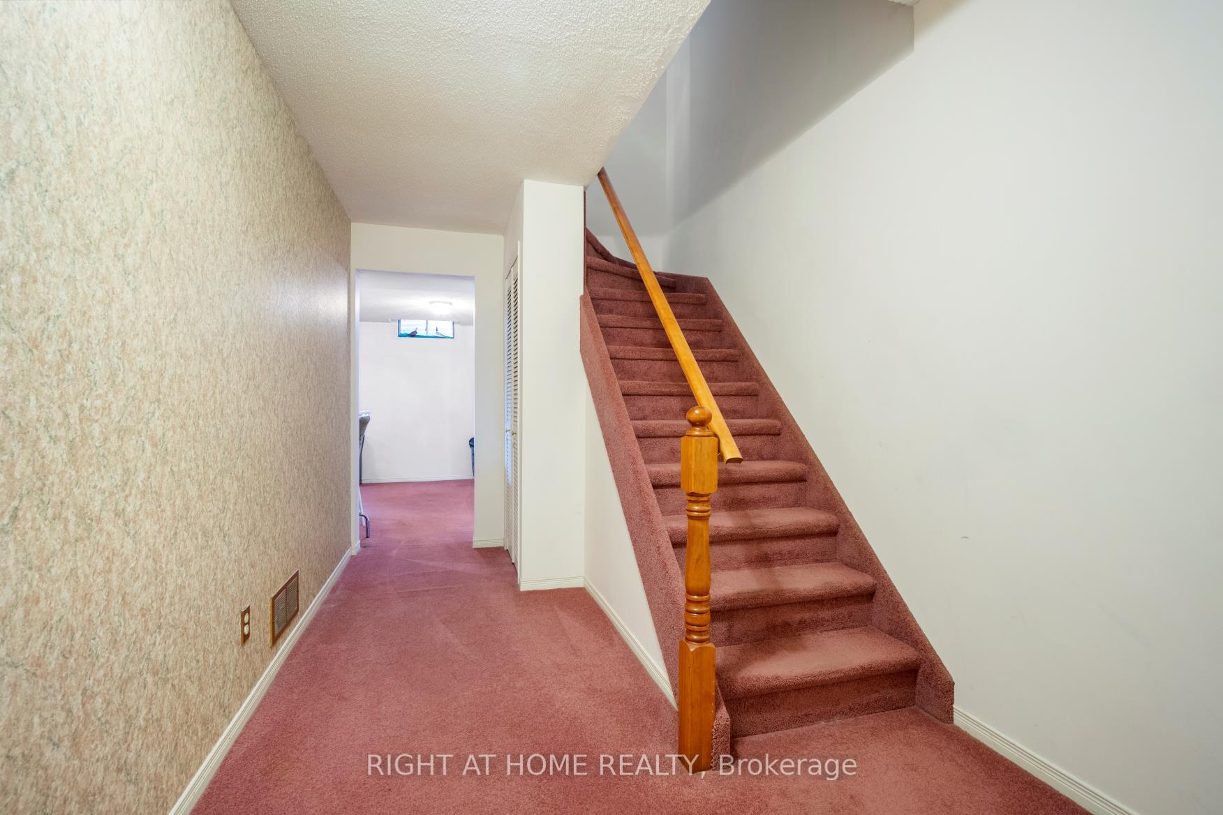 Photo 25 of 1049 Attersley Drive, Oshawa, Pinecrest — HOMEH