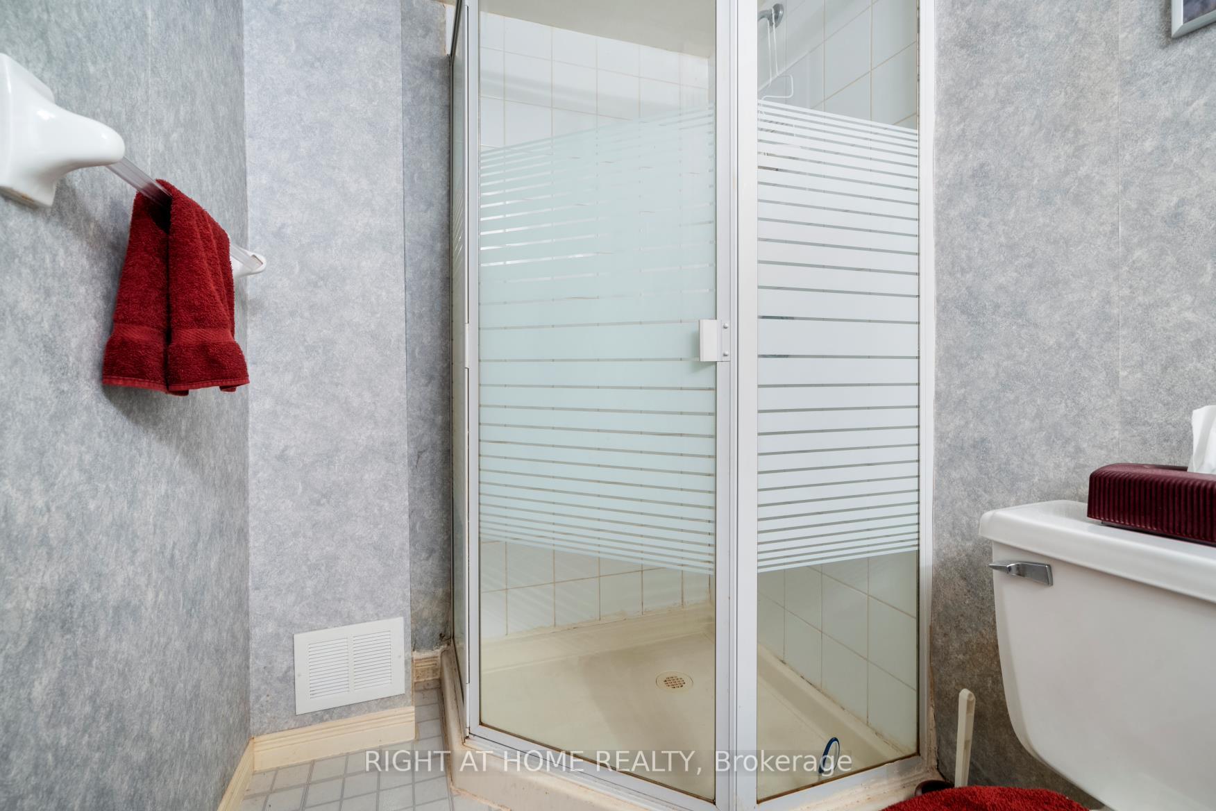 Photo 29 of 1049 Attersley Drive, Oshawa, Pinecrest — HOMEH