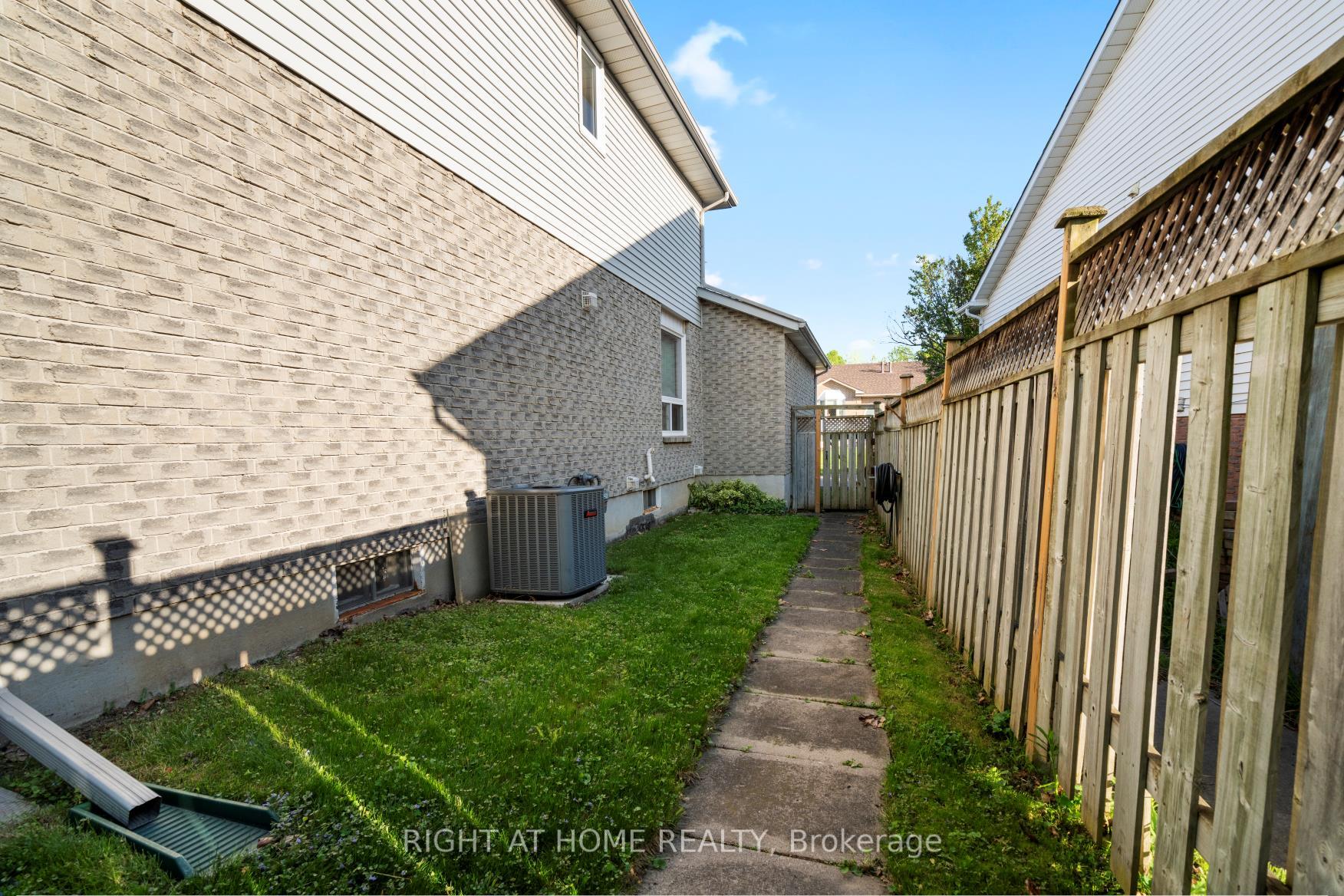 Photo 32 of 1049 Attersley Drive, Oshawa, Pinecrest — HOMEH