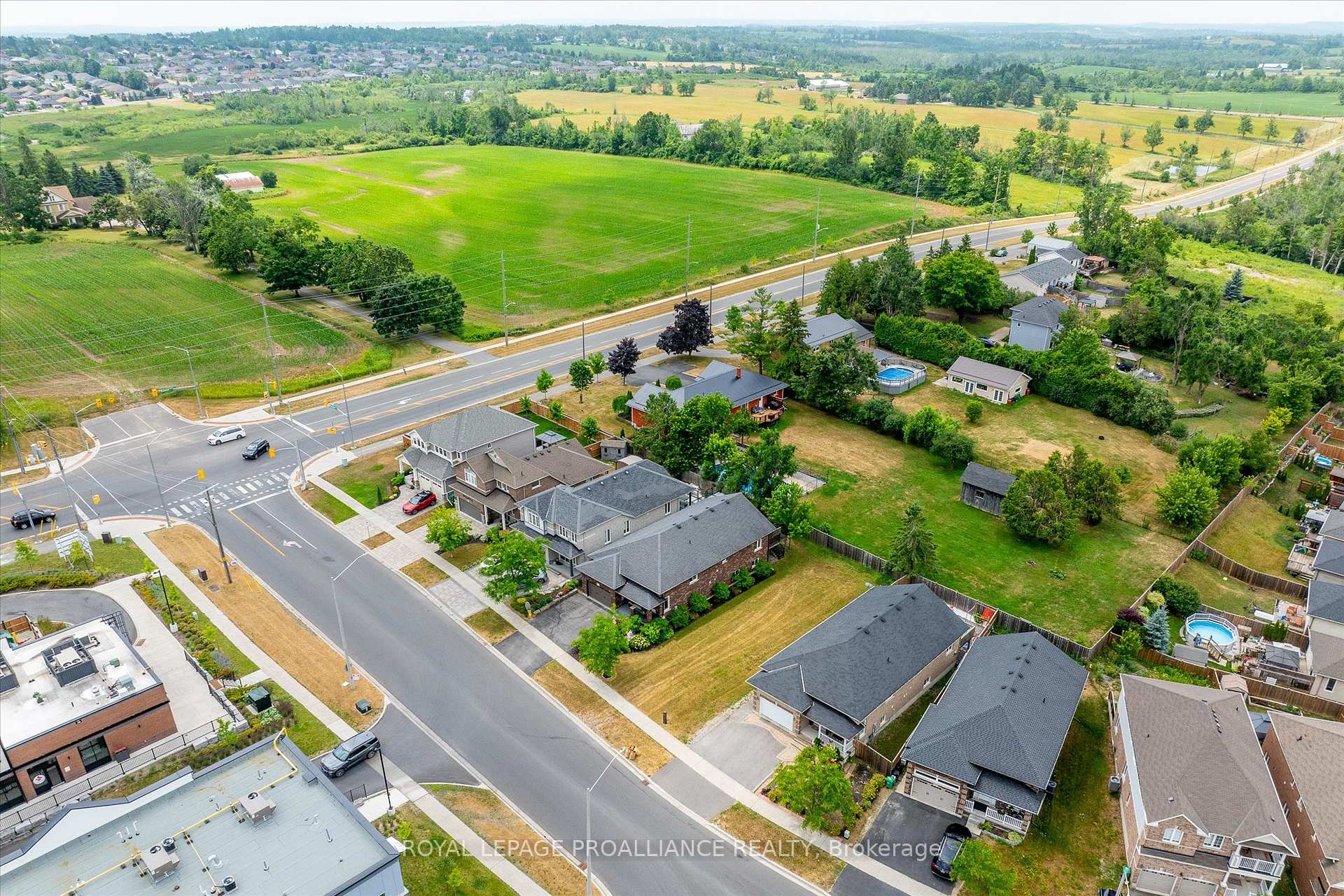 Photo 3 of 113 Chandler Crescent, Peterborough, Monaghan Ward 2 — HOMEH