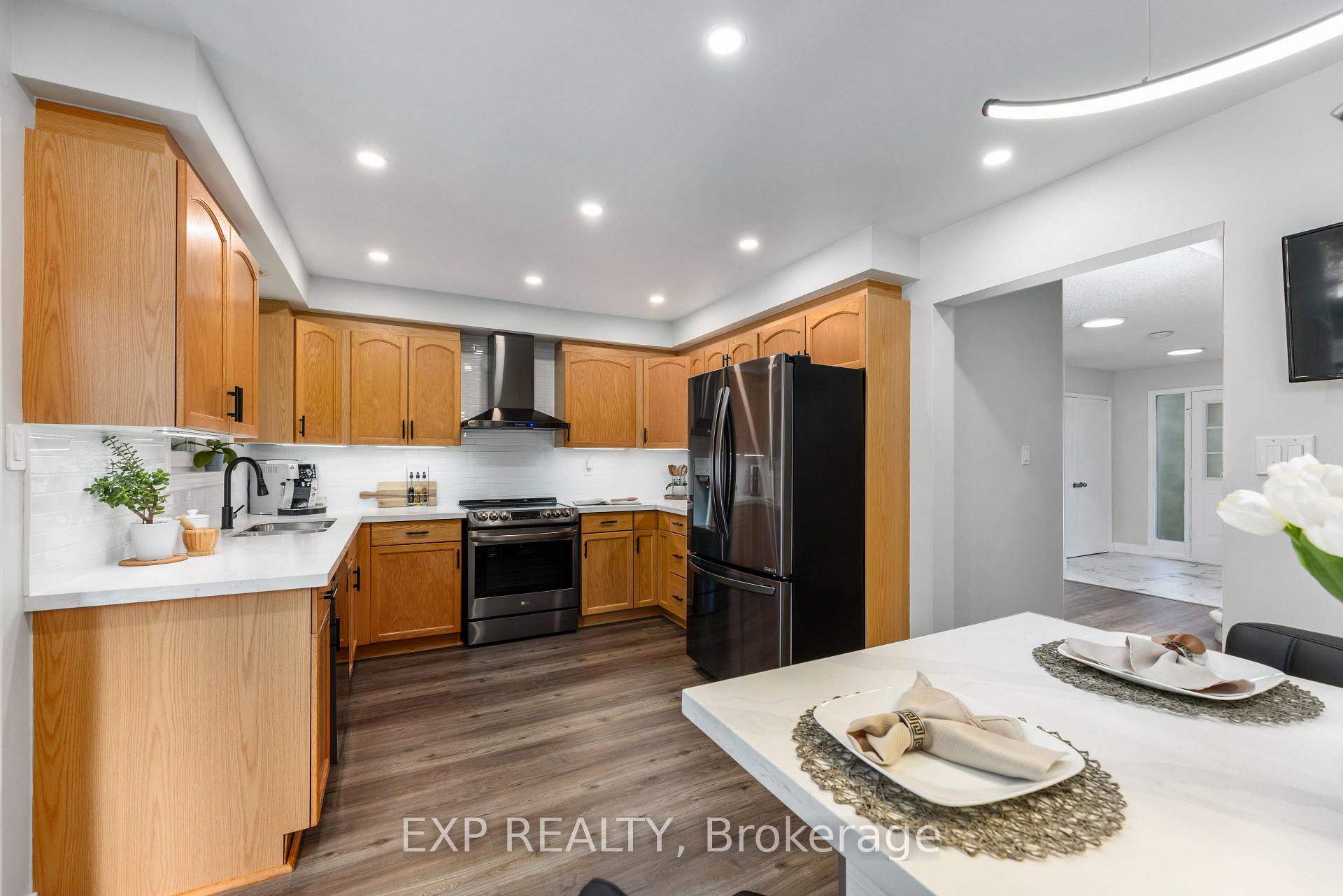Photo 12 of 2324 Wildwood Crescent, Pickering, Brock Ridge — HOMEH