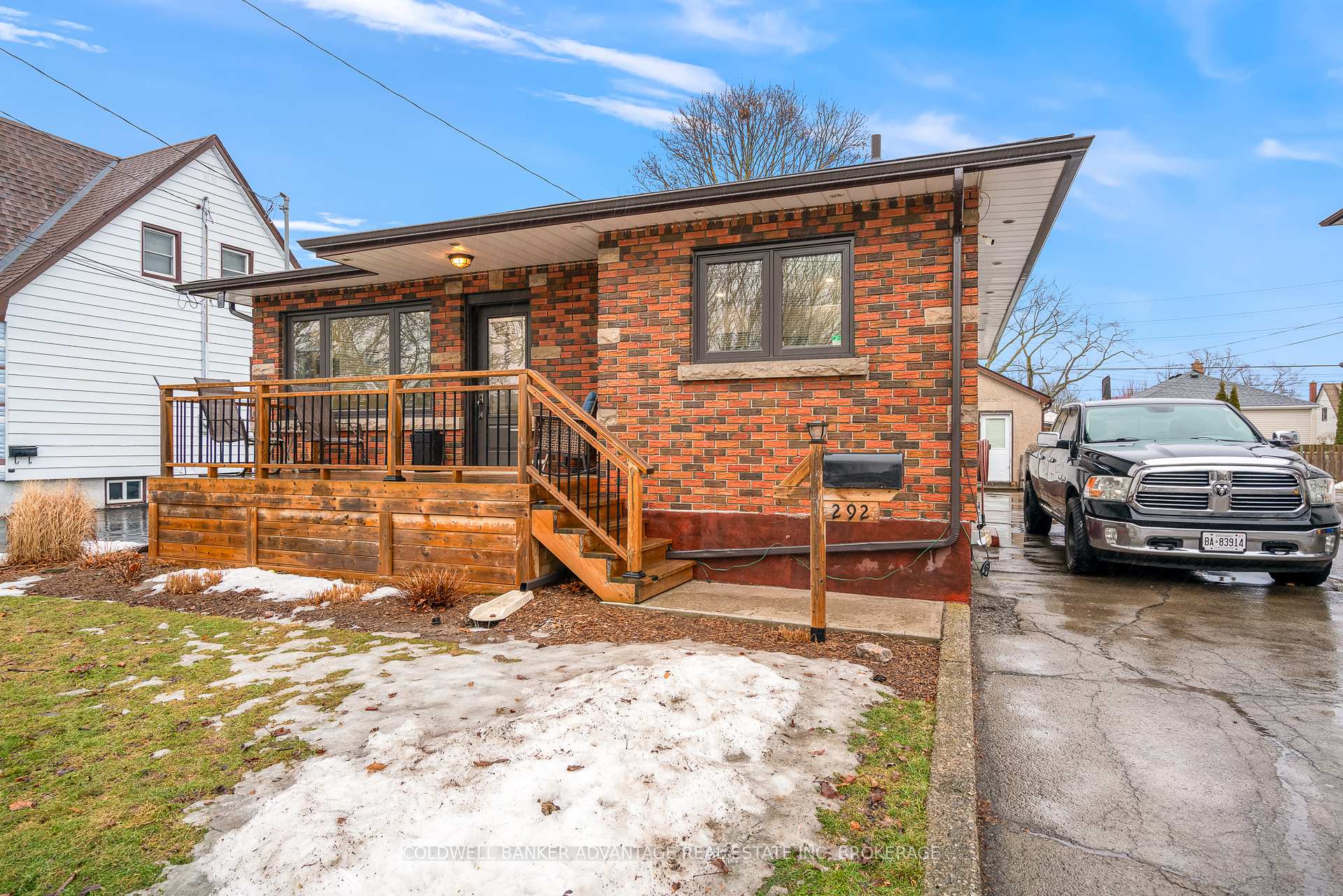 Photo 3 of 292 Wallace Avenue S, Welland, Lincoln/Crowland — HOMEH