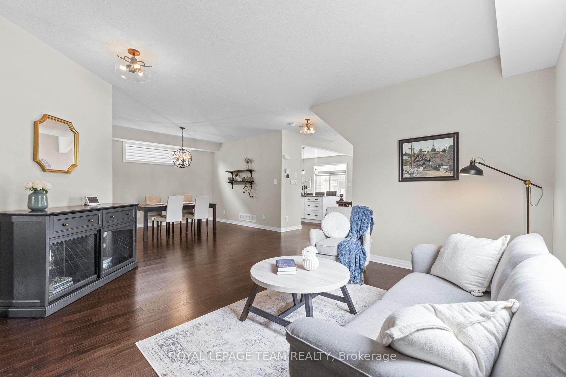 Photo 5 of 43 Hibiscus Way, Ottawa, Barrhaven - Cedargrove/Fraserdale — HOMEH