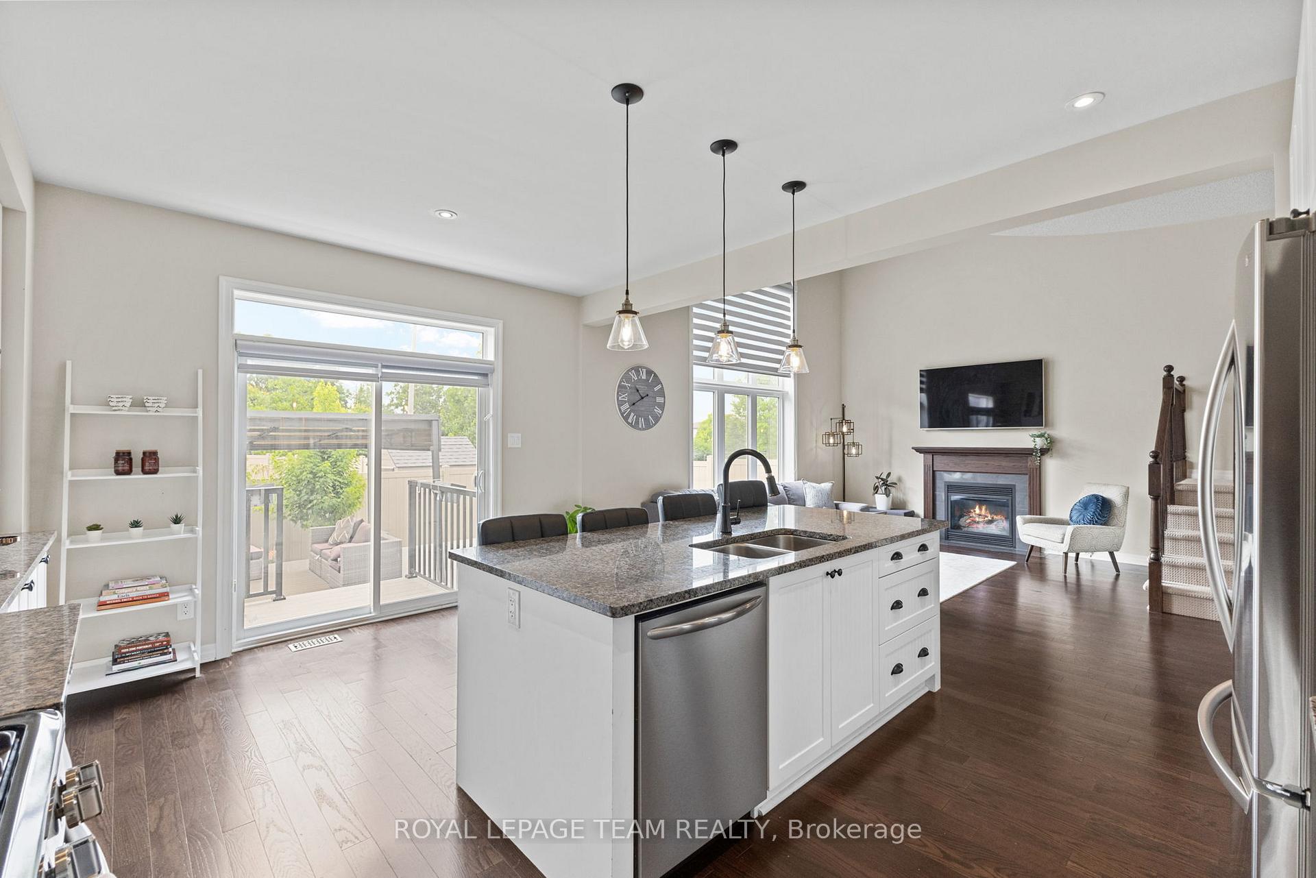 Photo 10 of 43 Hibiscus Way, Ottawa, Barrhaven - Cedargrove/Fraserdale — HOMEH