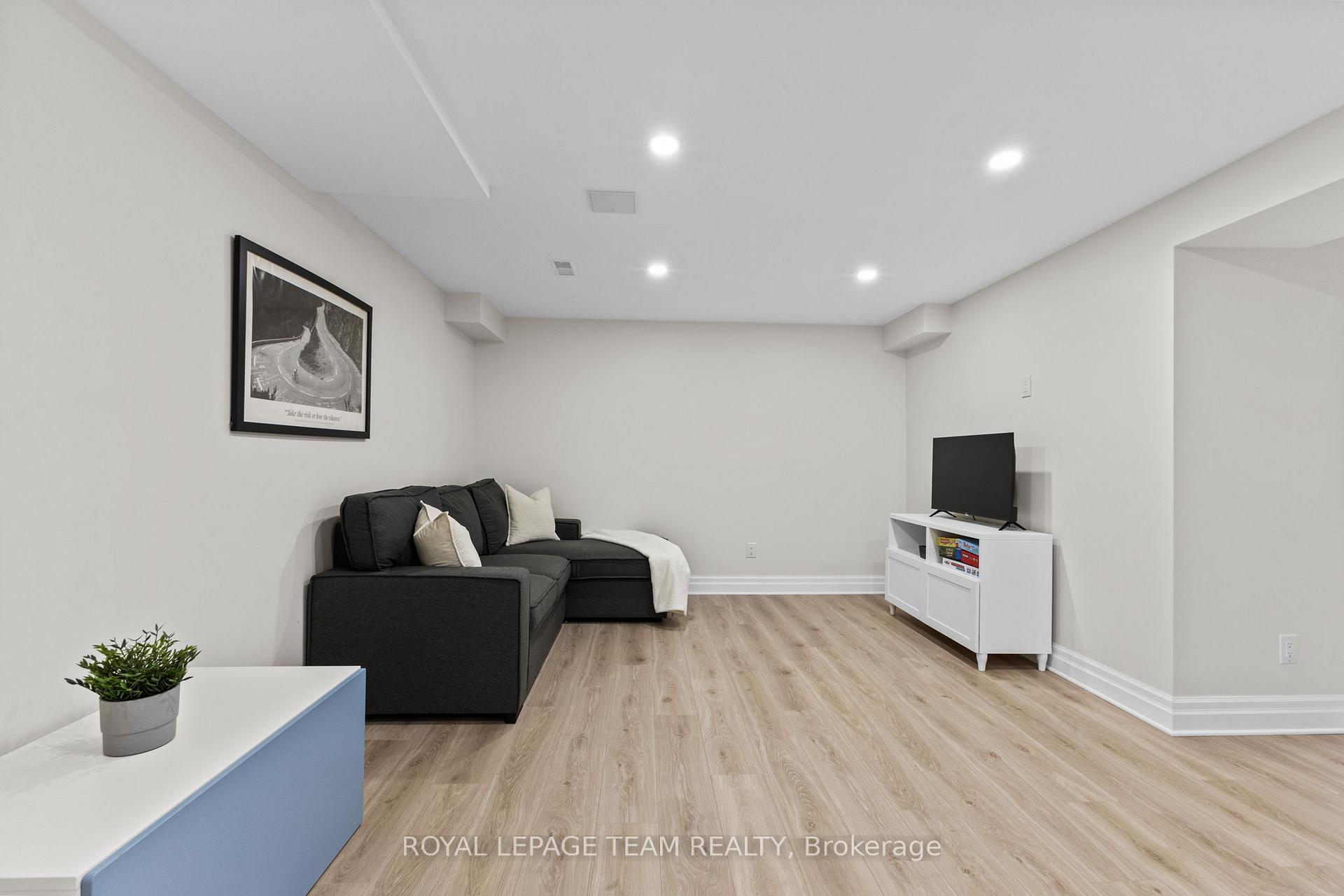 Photo 31 of 43 Hibiscus Way, Ottawa, Barrhaven - Cedargrove/Fraserdale — HOMEH