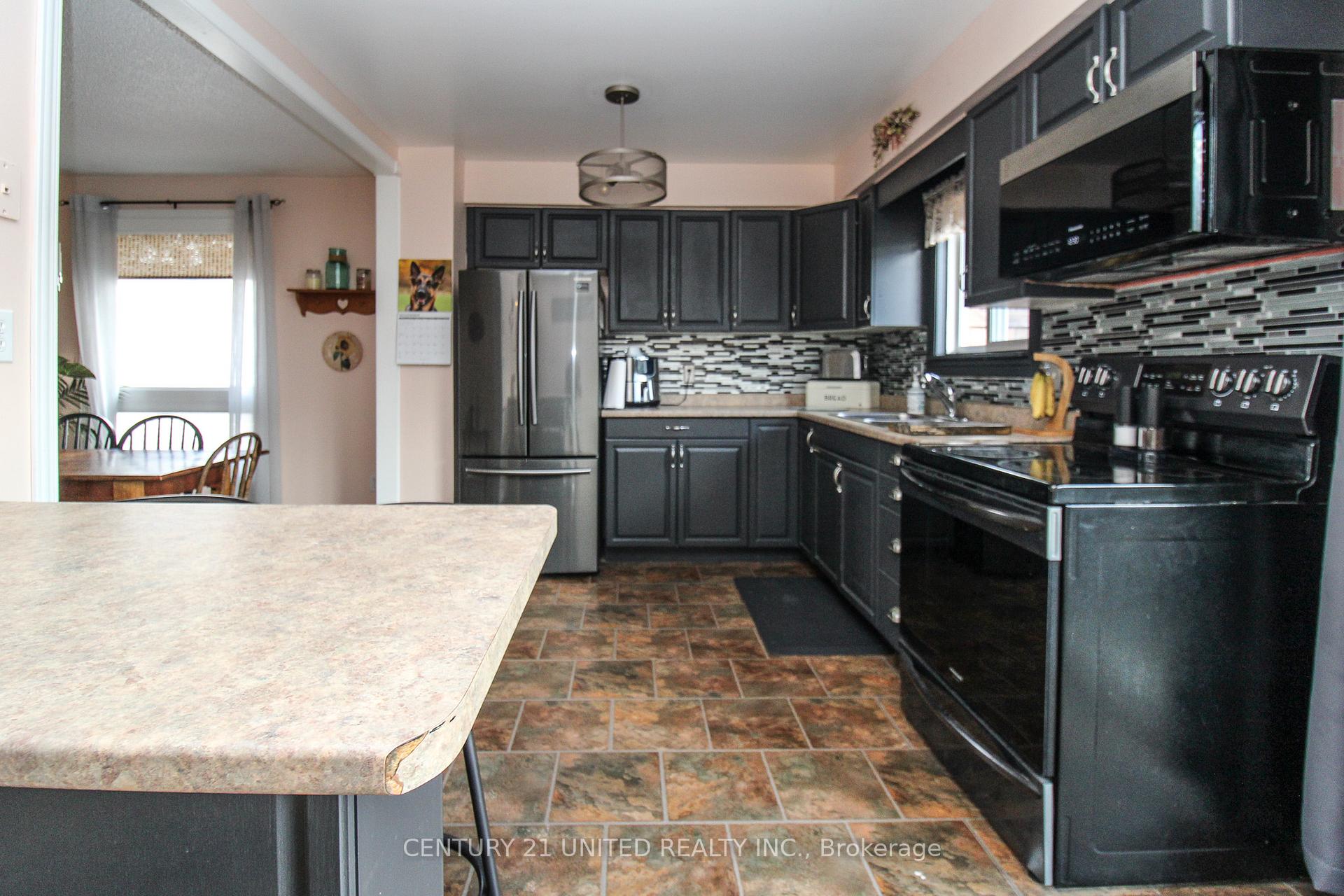 Photo 14 of 2130 Meadowview Road, Peterborough, Ashburnham Ward 4 — HOMEH