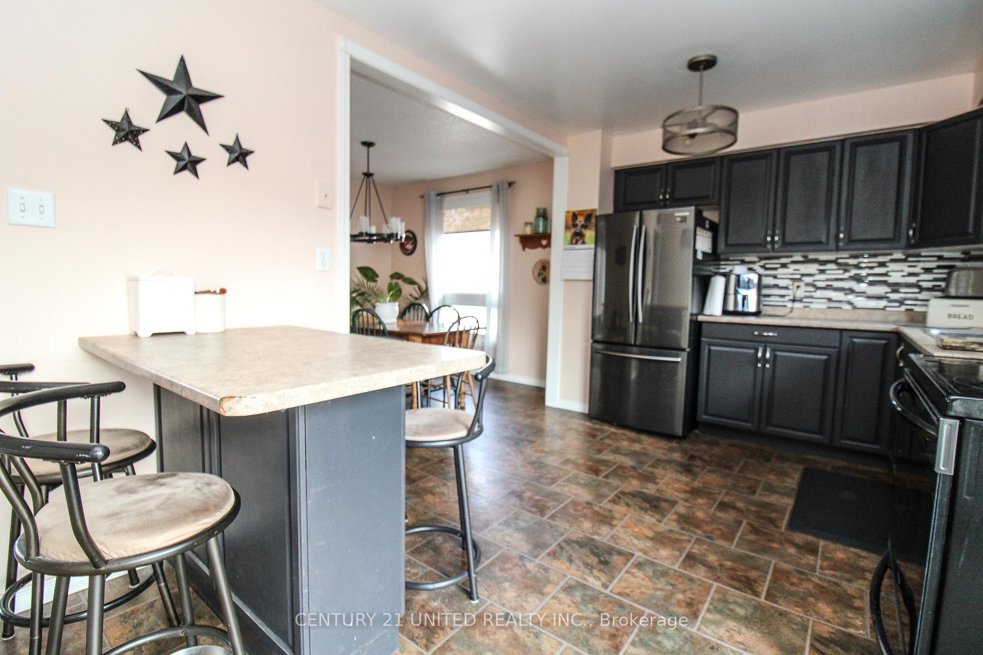 Photo 16 of 2130 Meadowview Road, Peterborough, Ashburnham Ward 4 — HOMEH