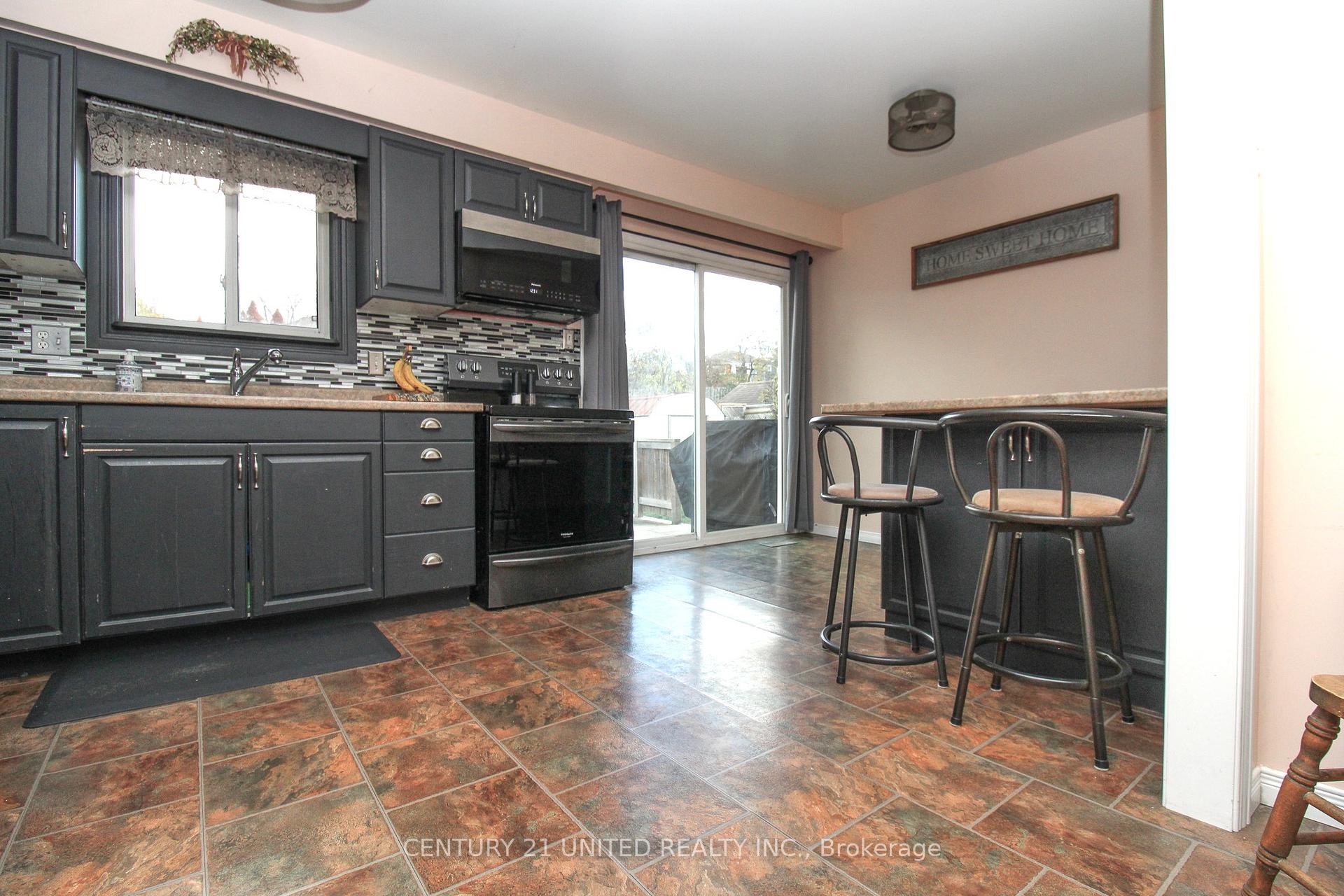 Photo 18 of 2130 Meadowview Road, Peterborough, Ashburnham Ward 4 — HOMEH