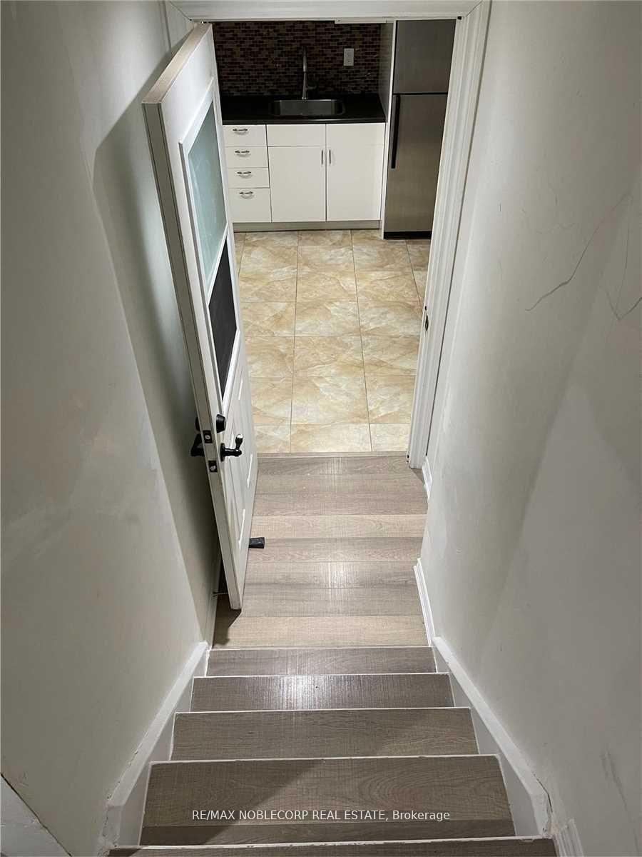 Photo 2 of 166 Canada Drive, Vaughan, Vellore Village — HOMEH
