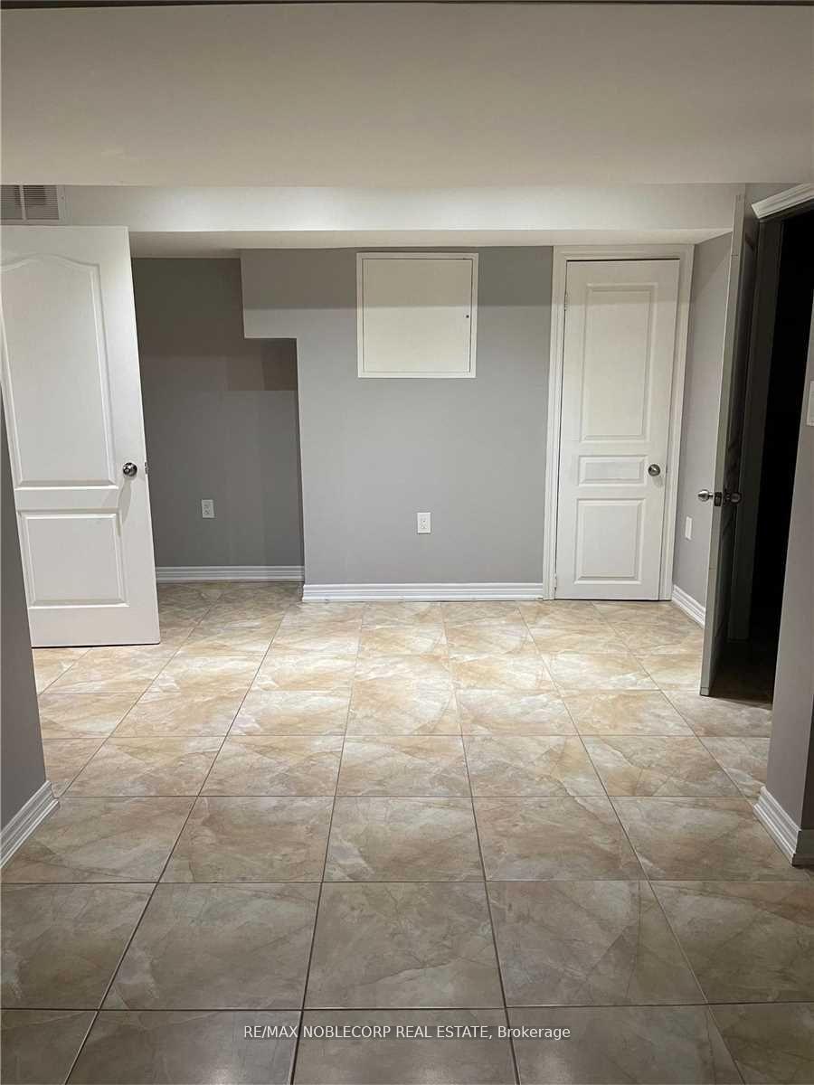 Photo 4 of 166 Canada Drive, Vaughan, Vellore Village — HOMEH