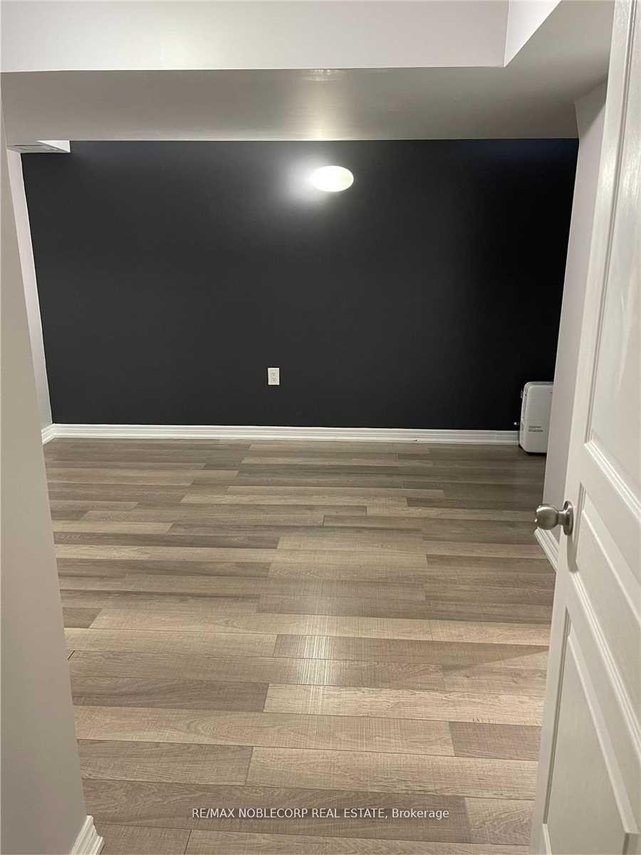 Photo 5 of 166 Canada Drive, Vaughan, Vellore Village — HOMEH