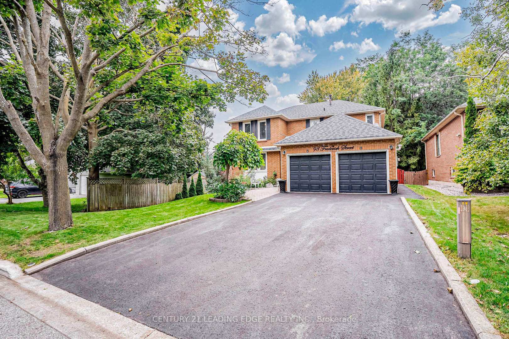 Photo 2 of 98 Frederick Street, Whitby, Blue Grass Meadows — HOMEH
