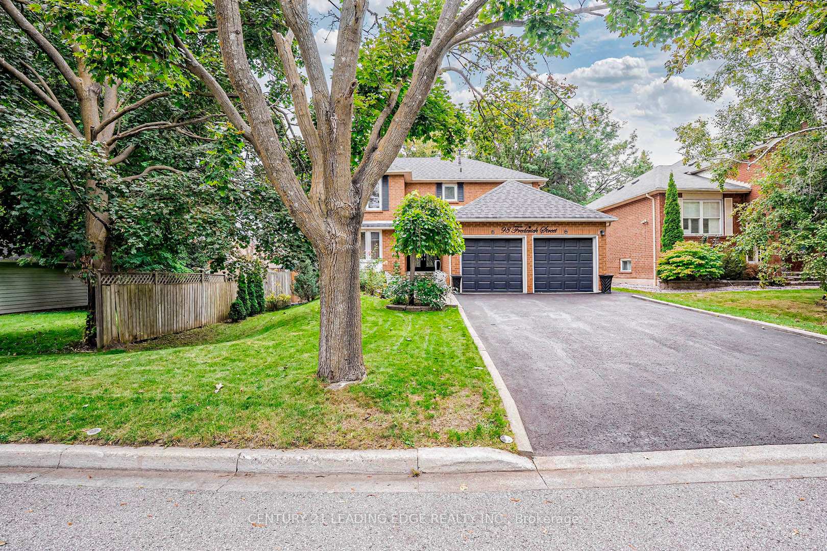Photo 3 of 98 Frederick Street, Whitby, Blue Grass Meadows — HOMEH