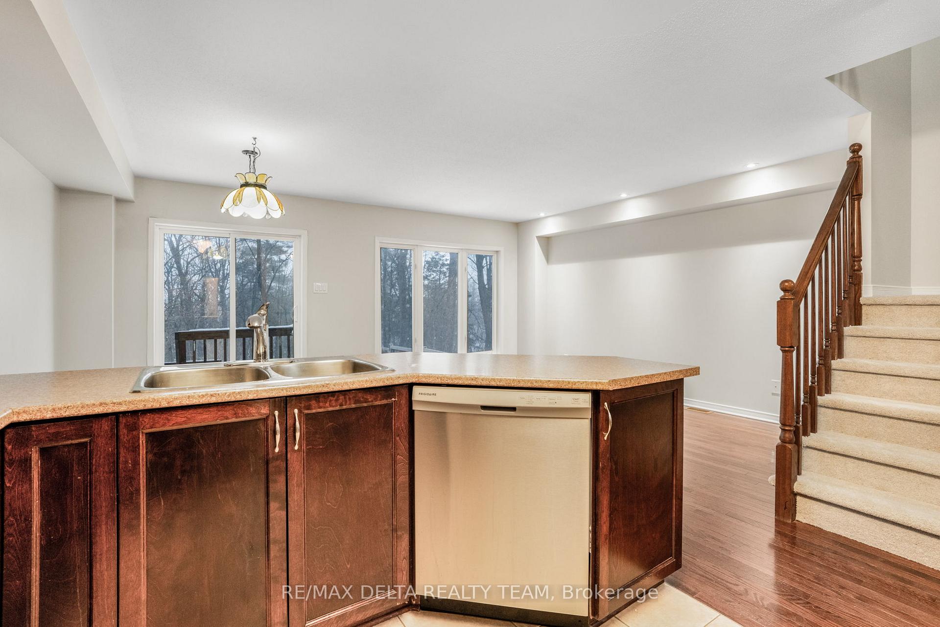 Photo 7 of 234 Parkrose, Ottawa, Chatelaine Village — HOMEH