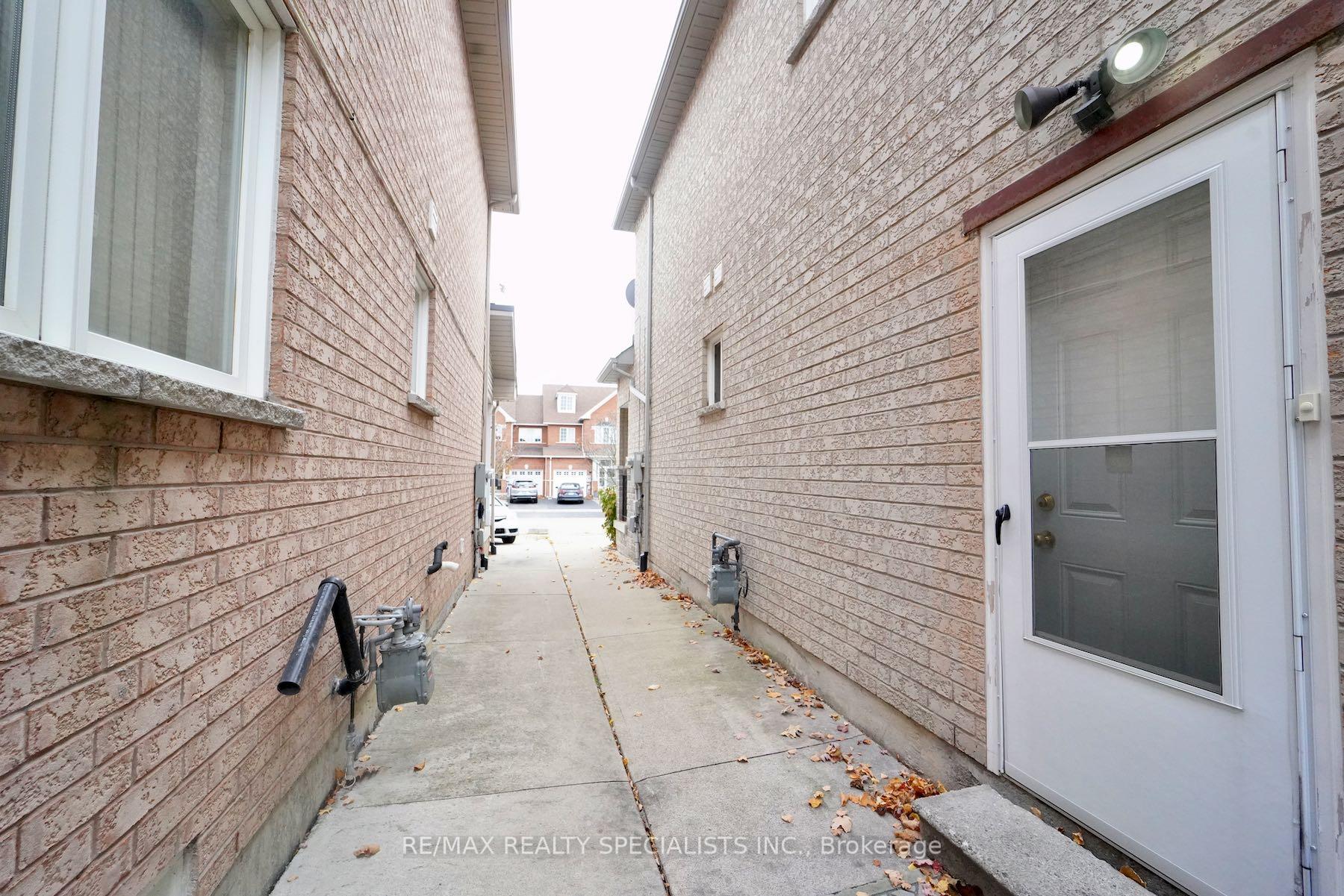 Photo 3 of 38 Gianmarco Way, Vaughan, Vellore Village — HOMEH