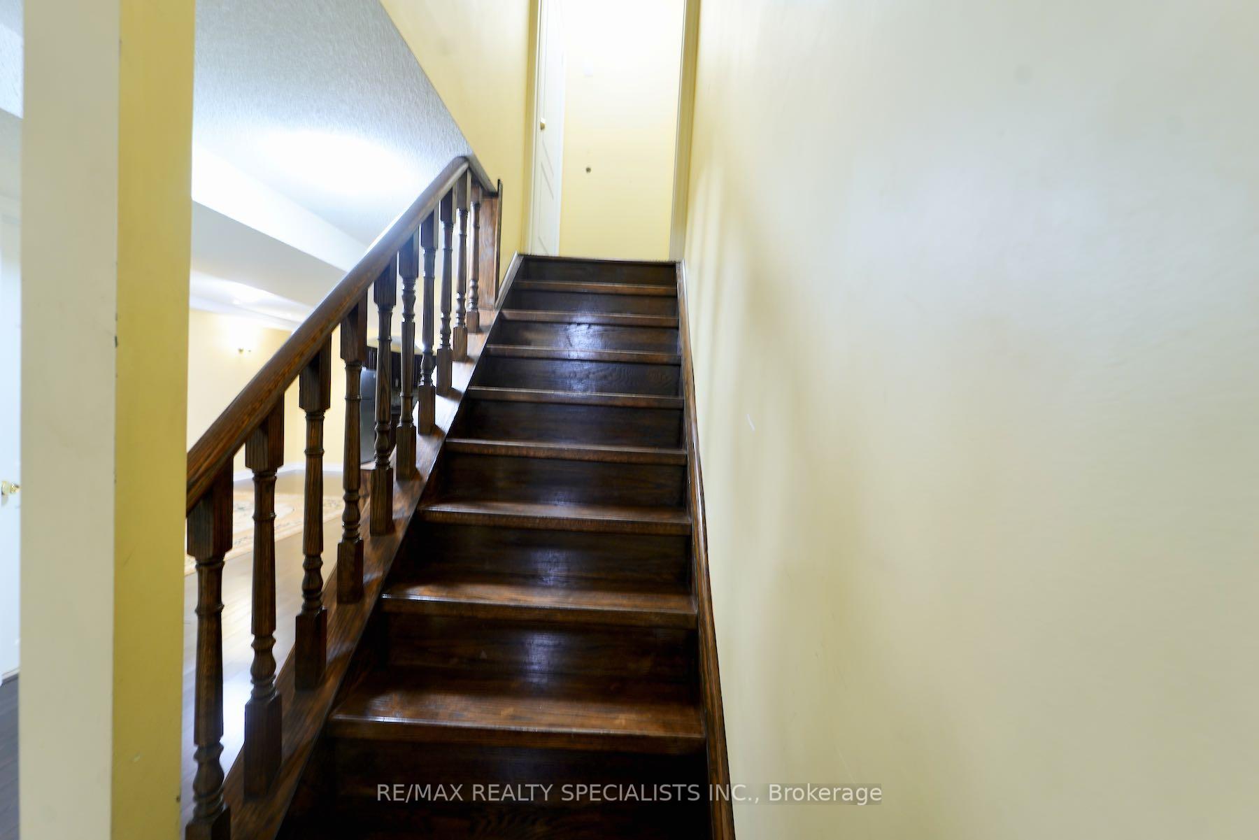 Photo 4 of 38 Gianmarco Way, Vaughan, Vellore Village — HOMEH