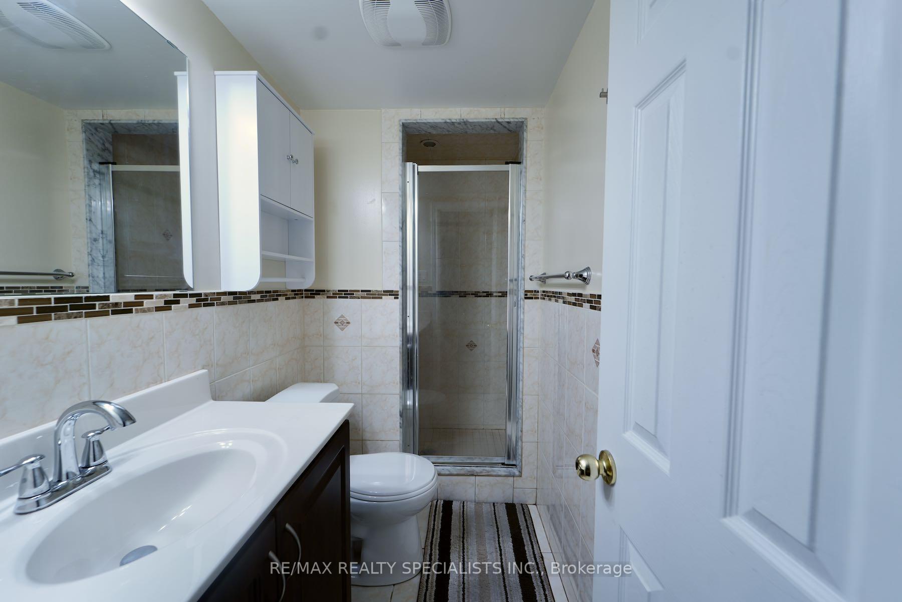 Photo 15 of 38 Gianmarco Way, Vaughan, Vellore Village — HOMEH