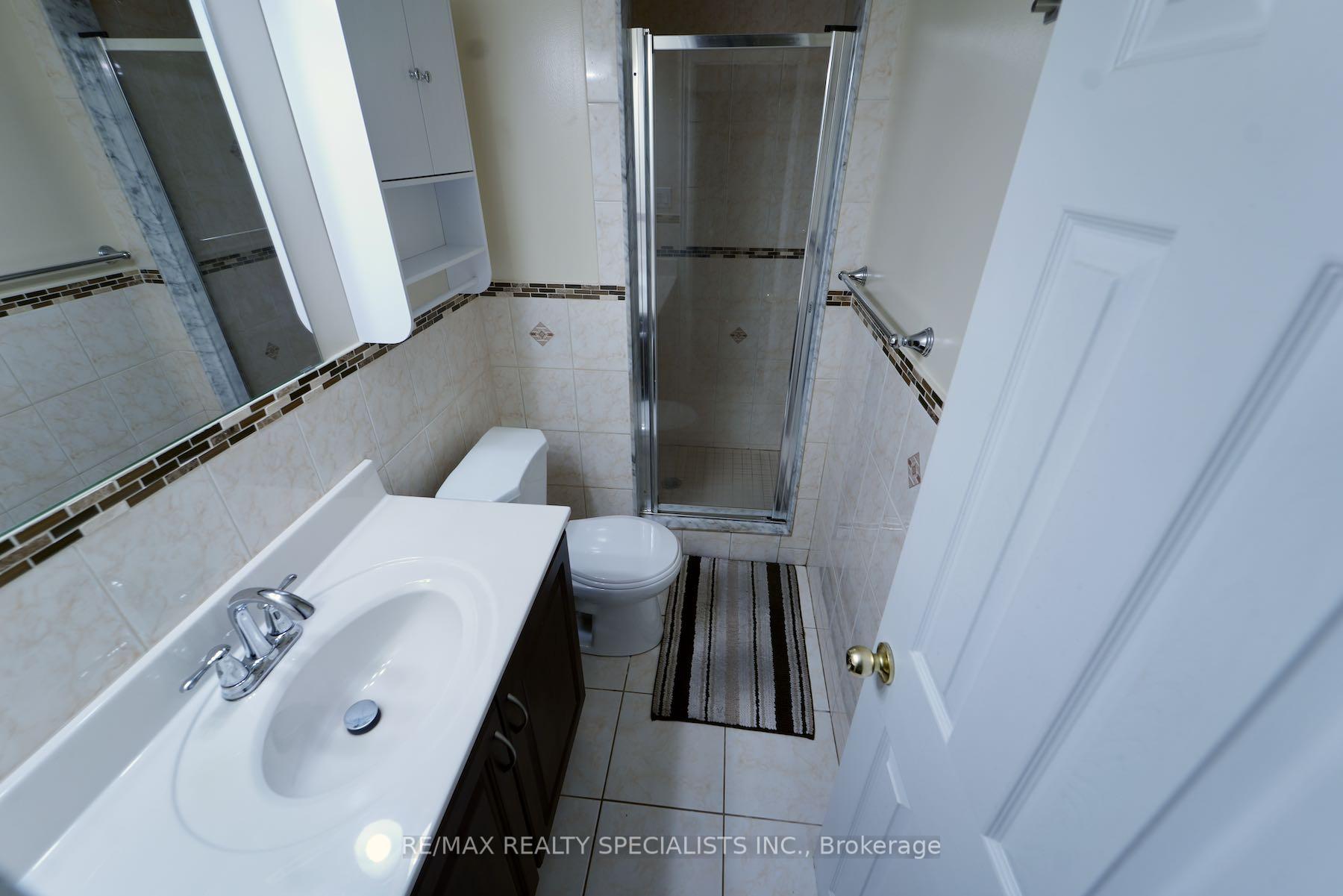 Photo 16 of 38 Gianmarco Way, Vaughan, Vellore Village — HOMEH