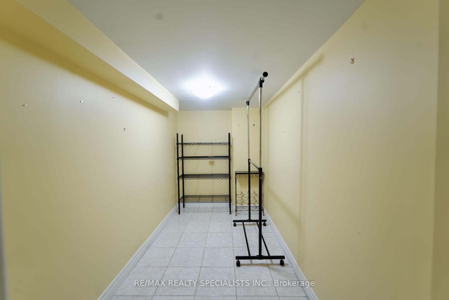 Photo 17 of 38 Gianmarco Way, Vaughan, Vellore Village — HOMEH