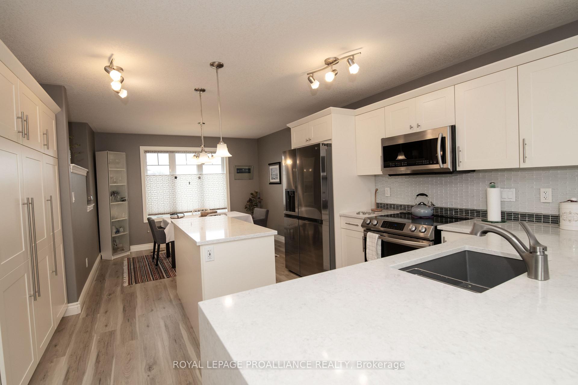 Photo 3 of 28 Butternut Court, Belleville, Belleville Ward — HOMEH
