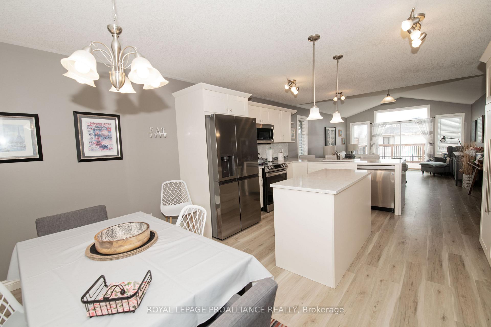 Photo 5 of 28 Butternut Court, Belleville, Belleville Ward — HOMEH