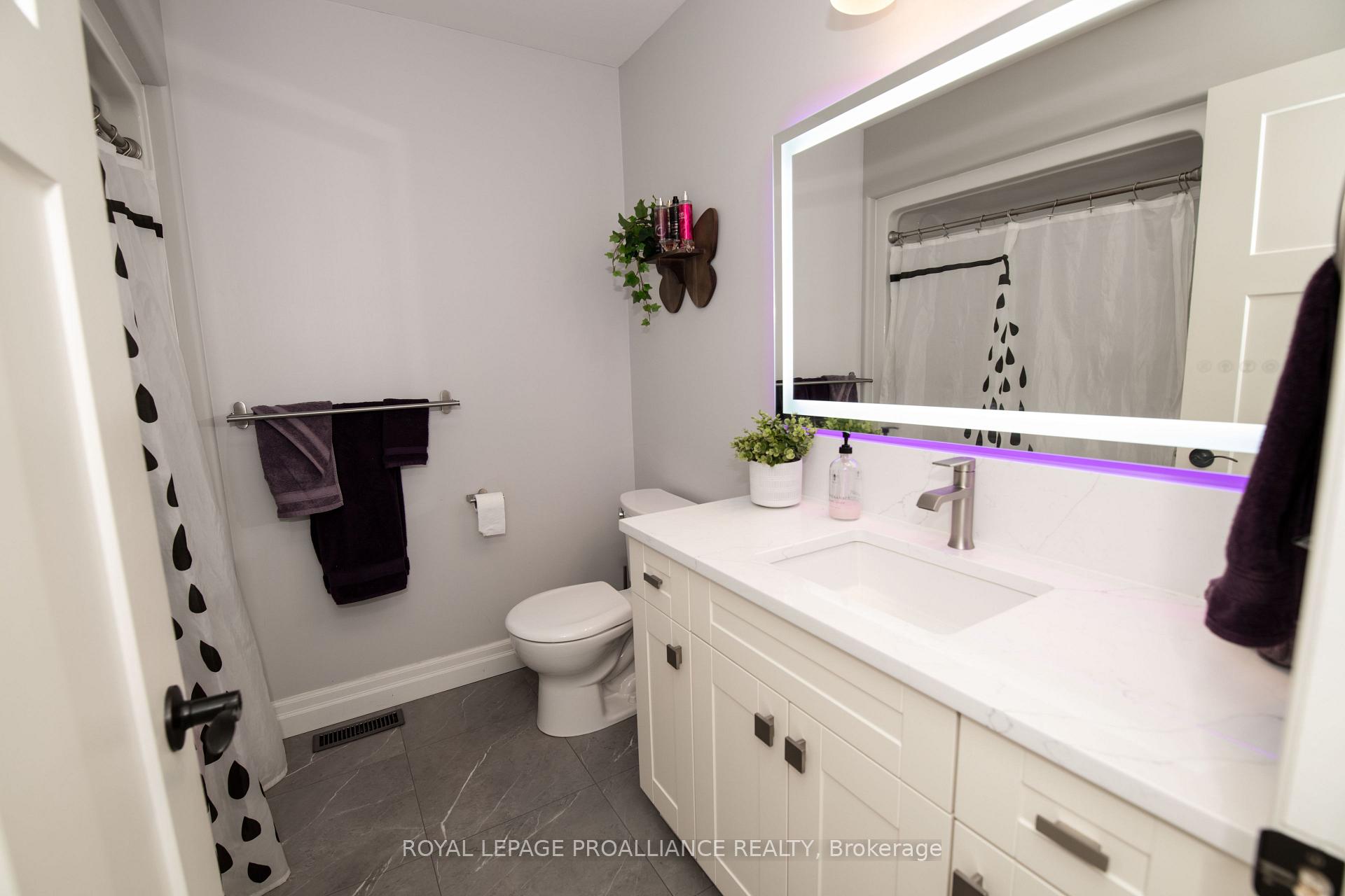 Photo 16 of 28 Butternut Court, Belleville, Belleville Ward — HOMEH