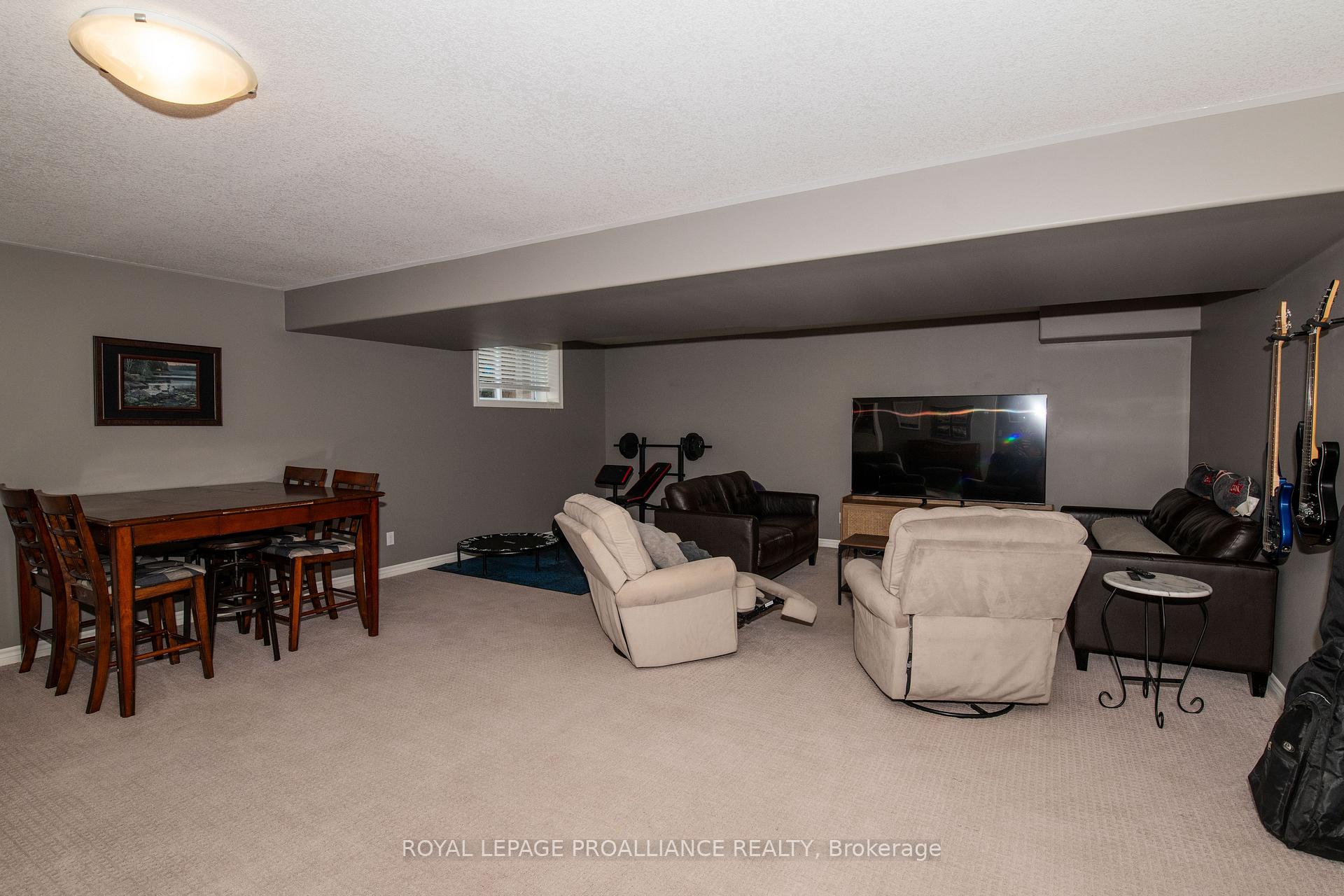 Photo 17 of 28 Butternut Court, Belleville, Belleville Ward — HOMEH