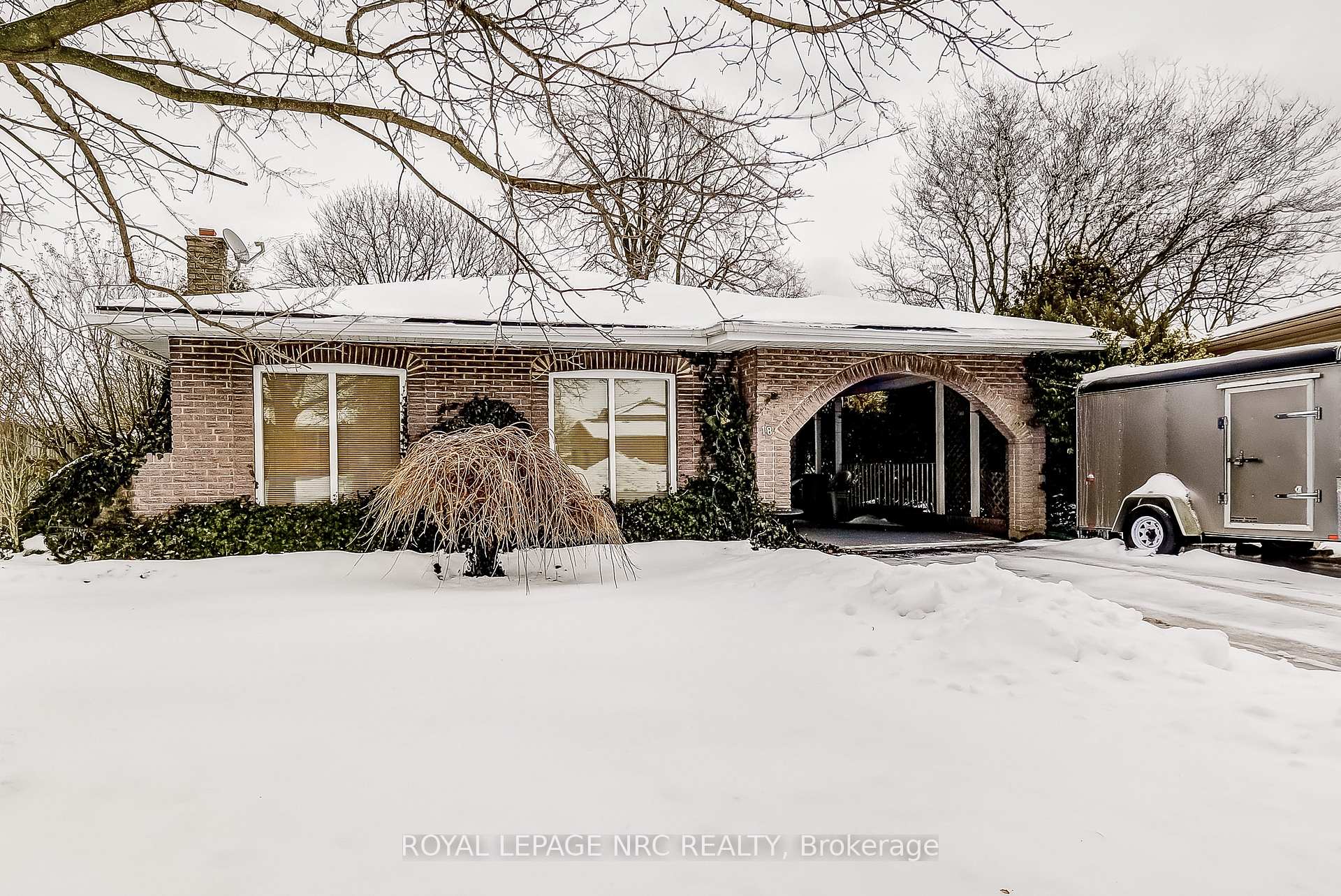 Photo 1 of 18 Lamont Drive, Welland, N. Welland — HOMEH