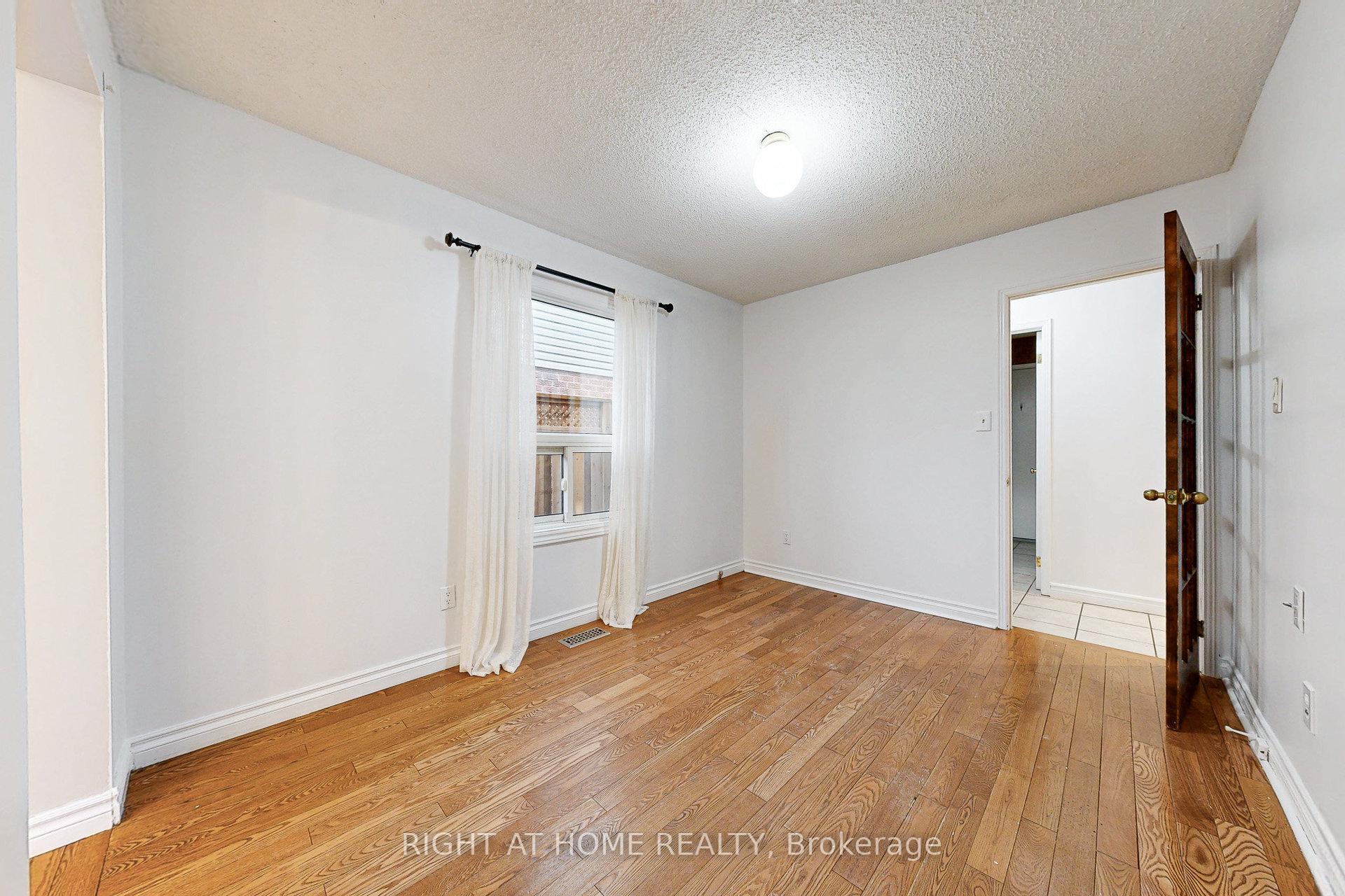 Photo 8 of 91 O'shaughnessy Crescent, Barrie, Holly — HOMEH