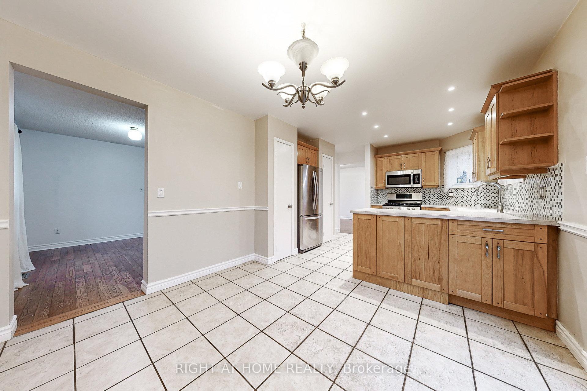Photo 17 of 91 O'shaughnessy Crescent, Barrie, Holly — HOMEH