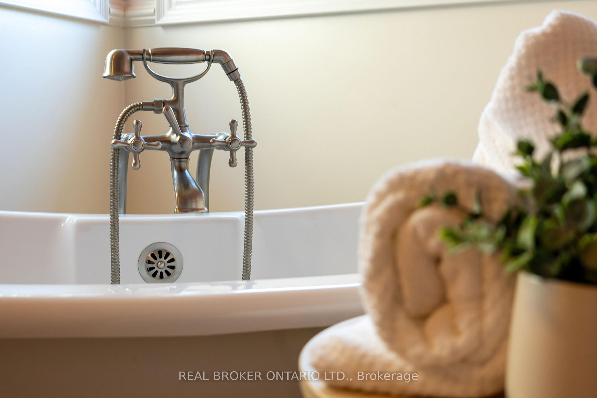 Photo 25 of 2028 Hunking Drive, Oshawa, Taunton — HOMEH