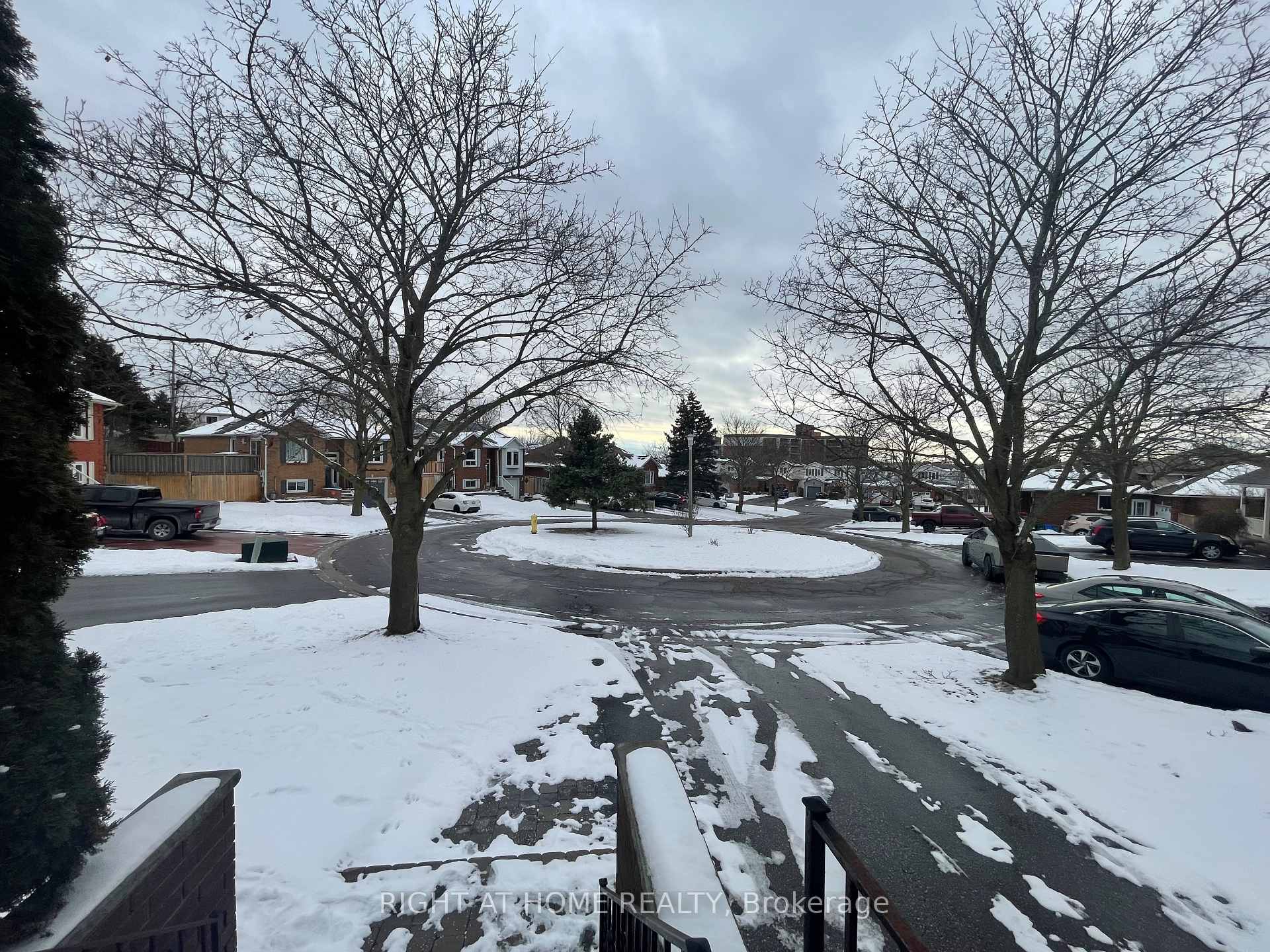 Photo 4 of Unit Upper, 880 Meadowhill Court, Oshawa, Pinecrest — HOMEH