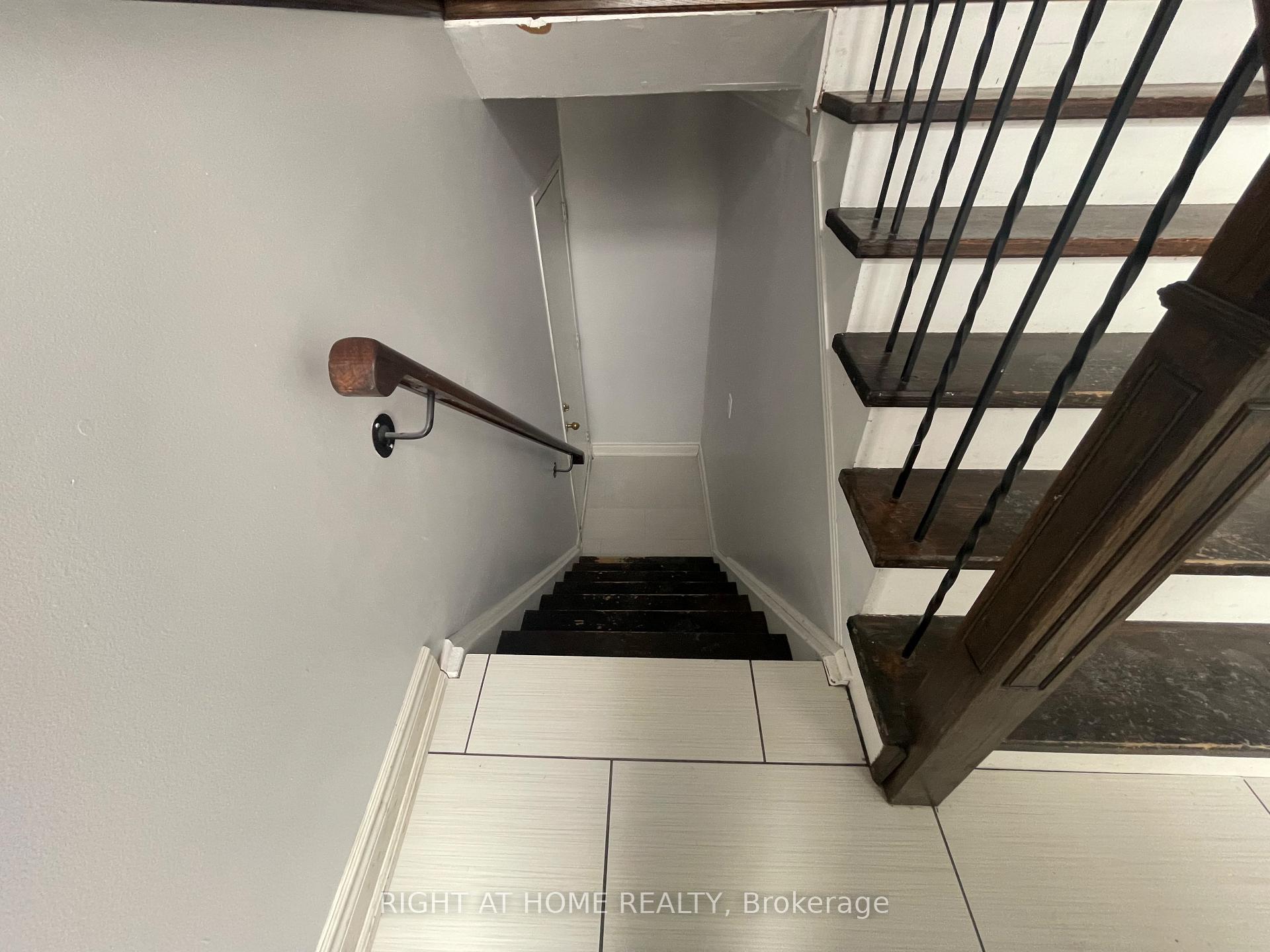 Photo 7 of Unit Upper, 880 Meadowhill Court, Oshawa, Pinecrest — HOMEH