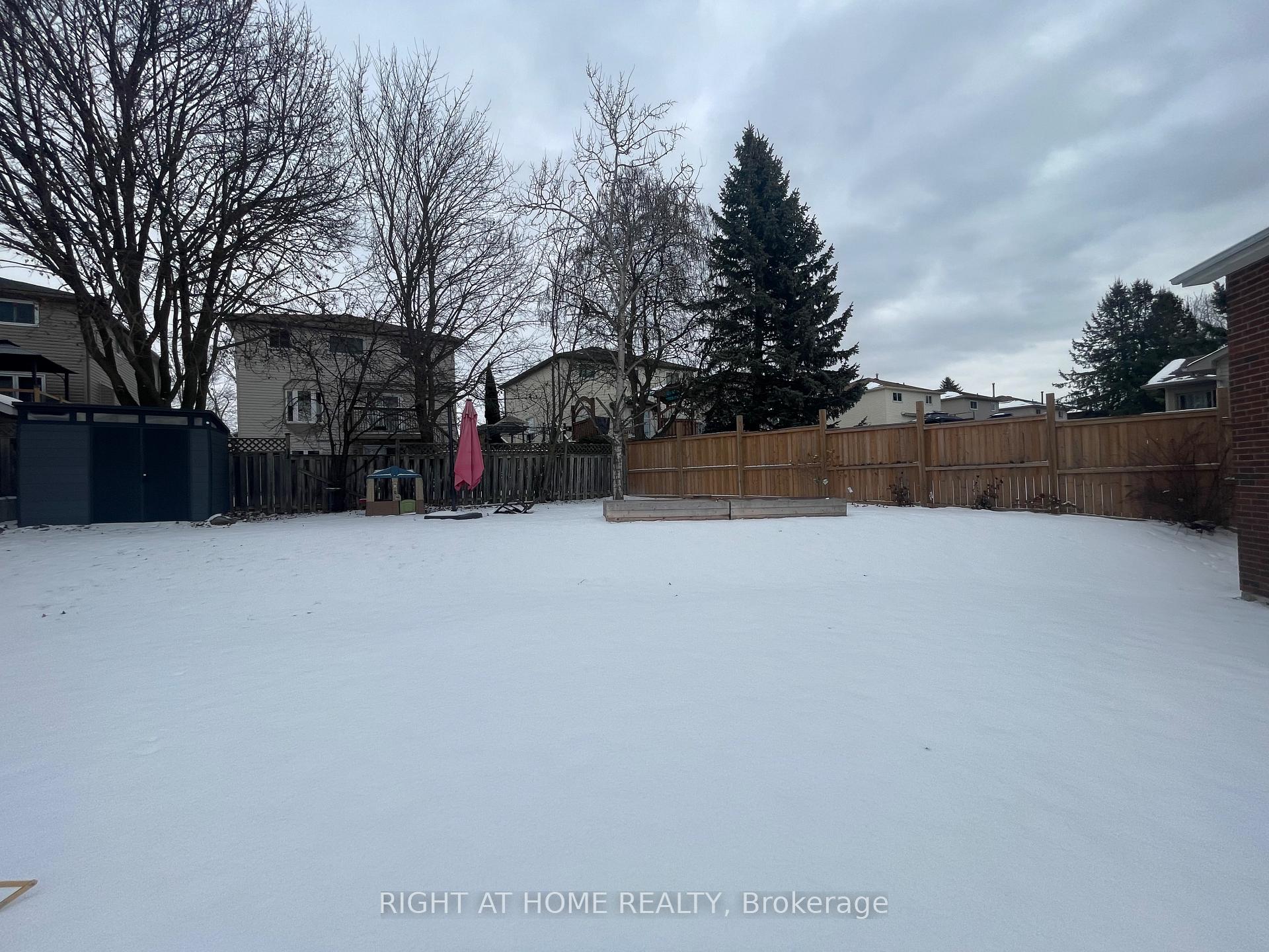 Photo 23 of Unit Upper, 880 Meadowhill Court, Oshawa, Pinecrest — HOMEH