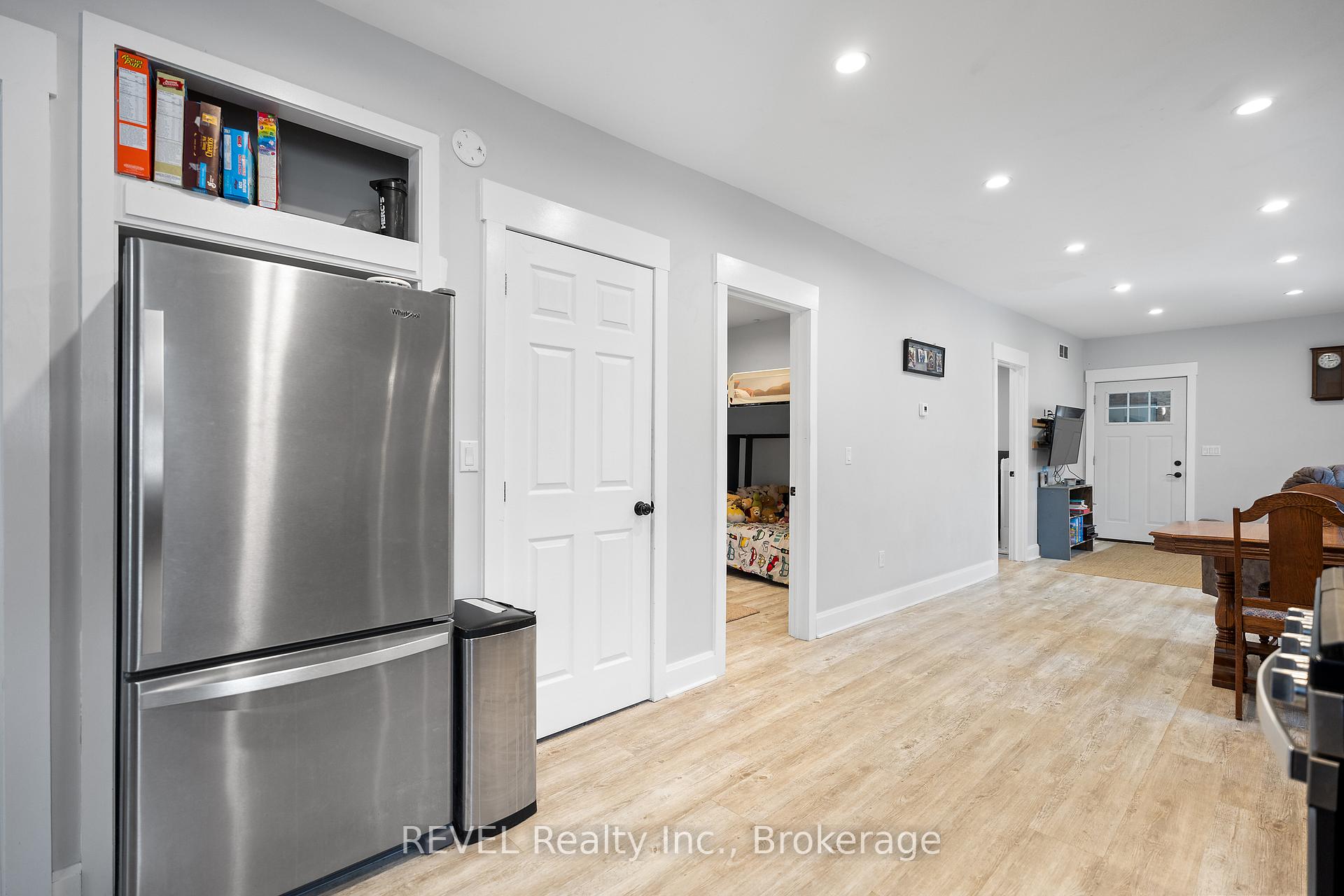 Photo 7 of 421 Wright Street, Welland, Lincoln/Crowland — HOMEH