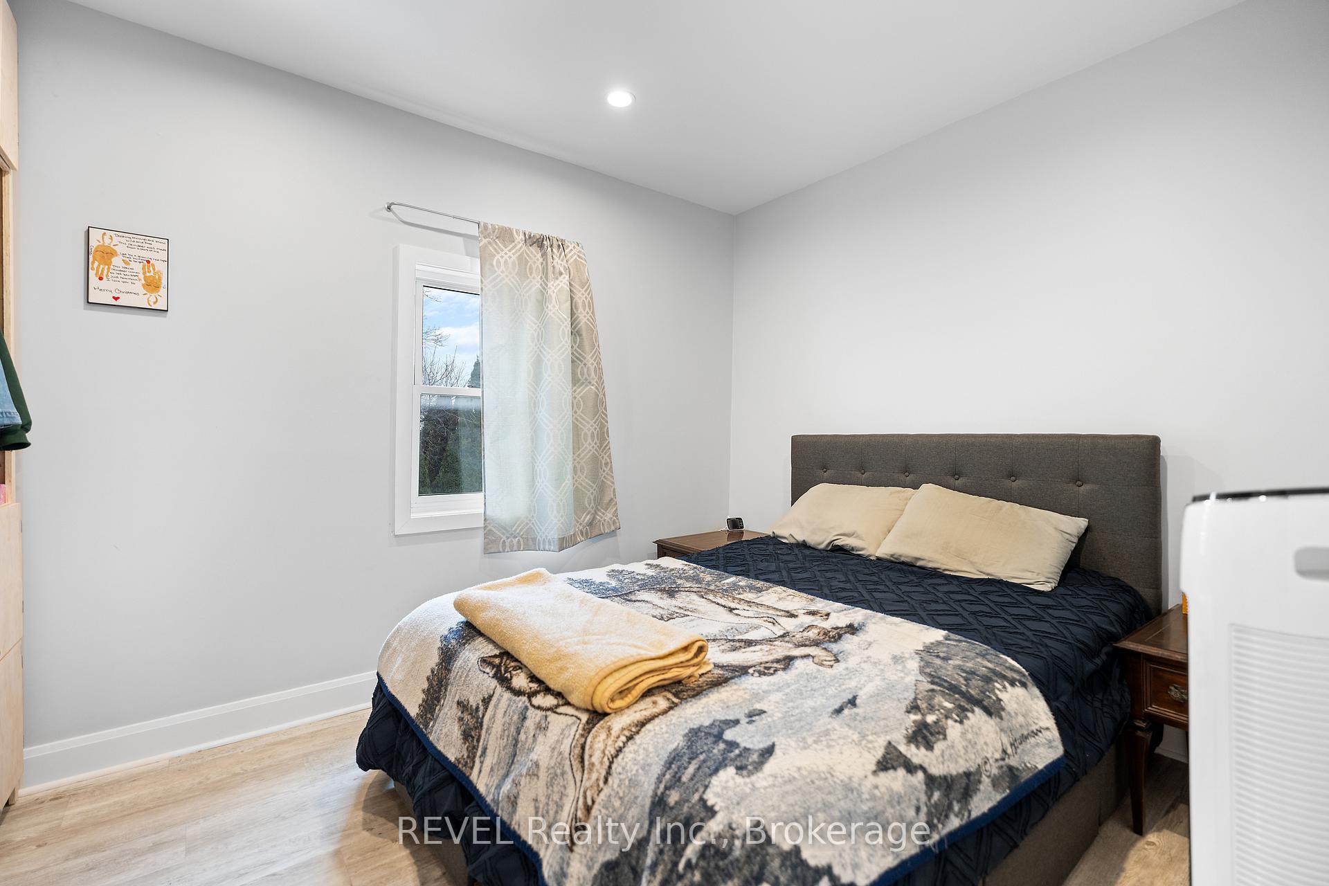 Photo 10 of 421 Wright Street, Welland, Lincoln/Crowland — HOMEH
