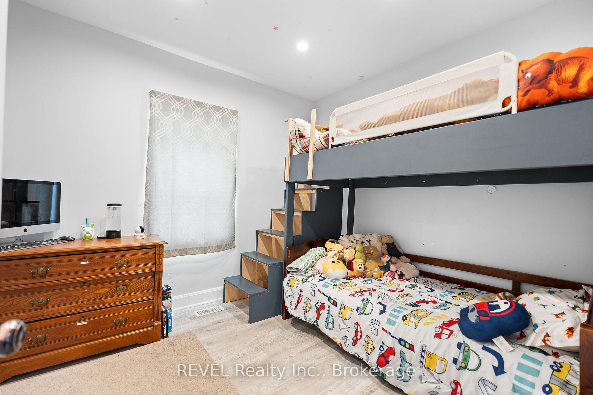 Photo 12 of 421 Wright Street, Welland, Lincoln/Crowland — HOMEH