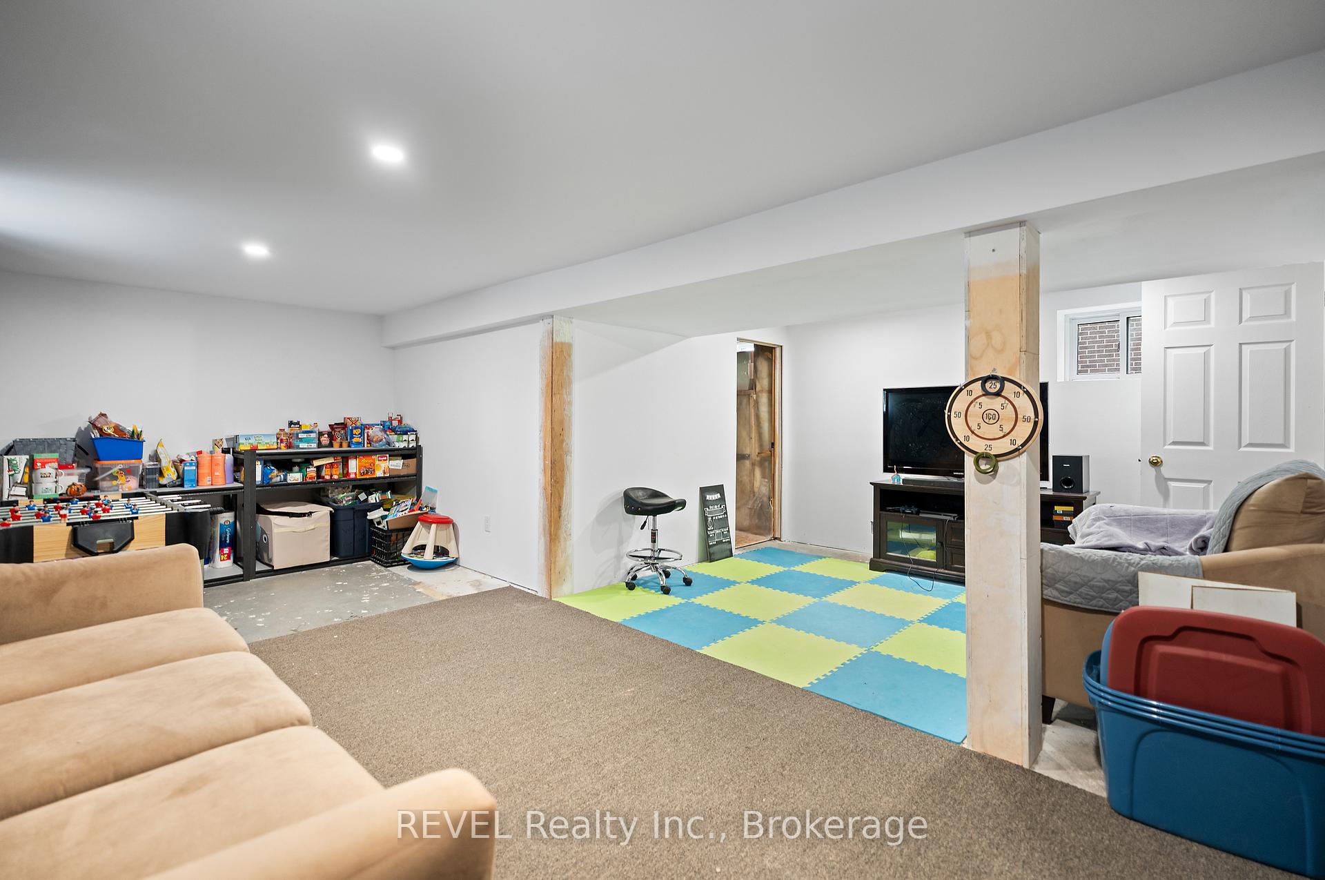 Photo 14 of 421 Wright Street, Welland, Lincoln/Crowland — HOMEH